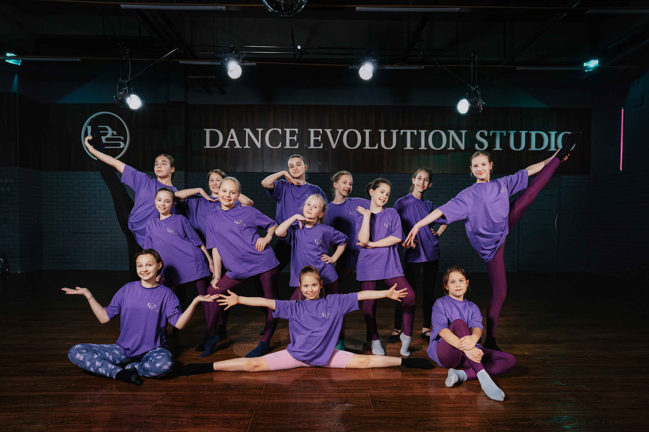 DANCE EVOLUTION STUDIO. Свадебный и семейный фотограф в Санкт-Петербурге Виктор Голубев