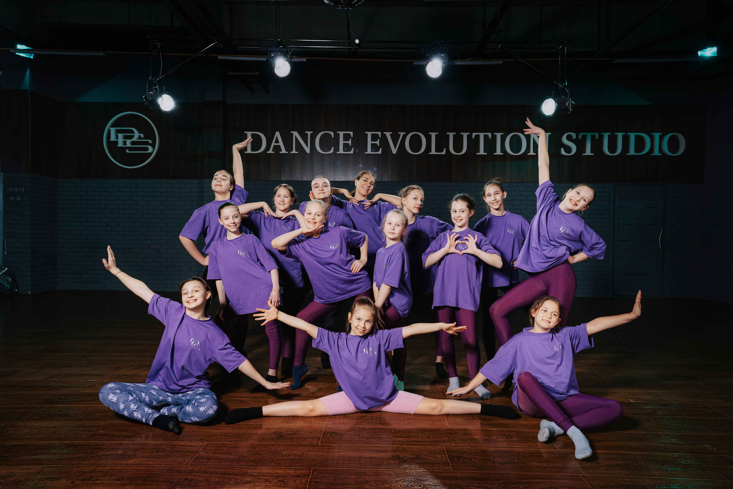 DANCE EVOLUTION STUDIO. Свадебный и семейный фотограф в Санкт-Петербурге Виктор Голубев