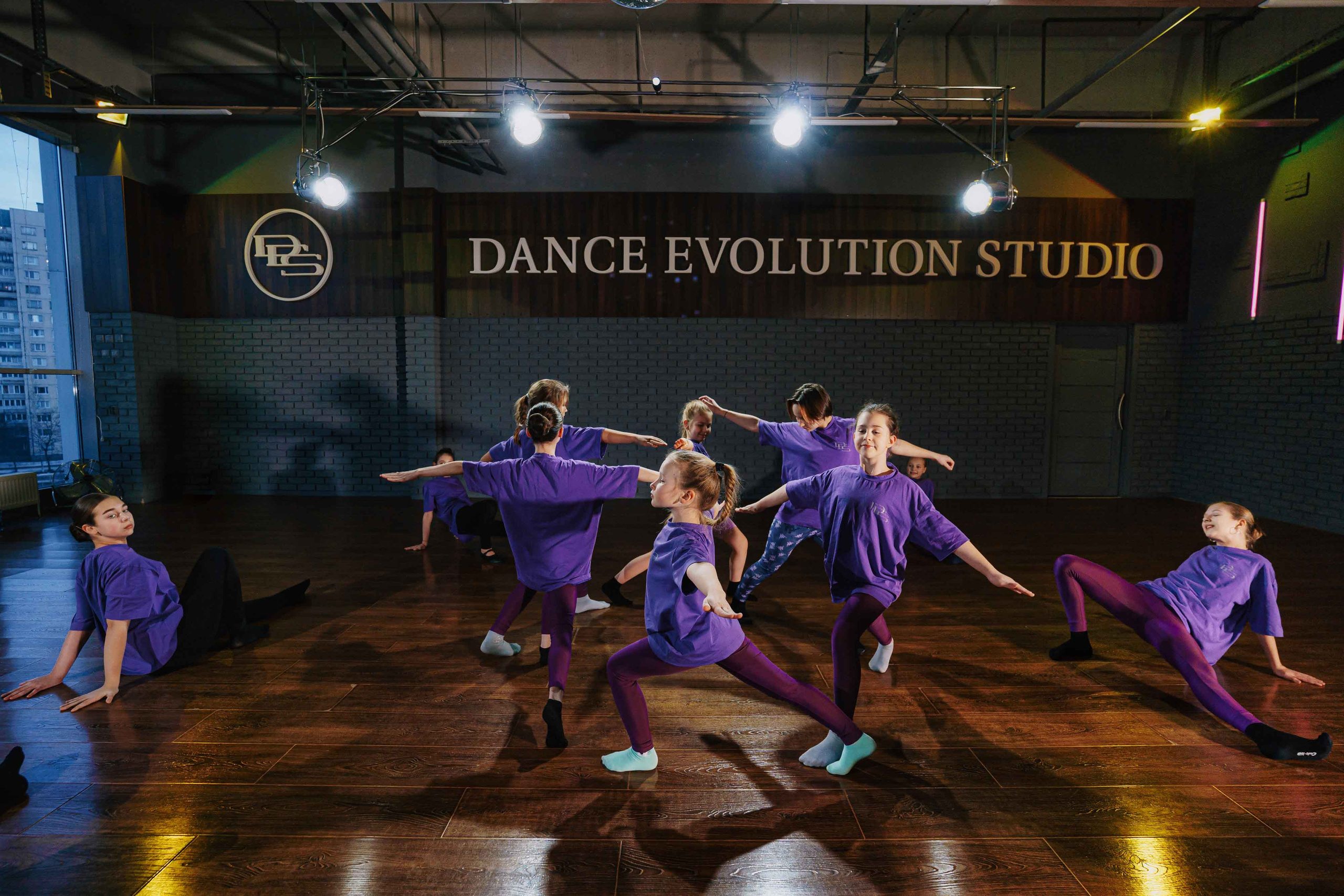 DANCE EVOLUTION STUDIO. Свадебный и семейный фотограф в Санкт-Петербурге Виктор Голубев