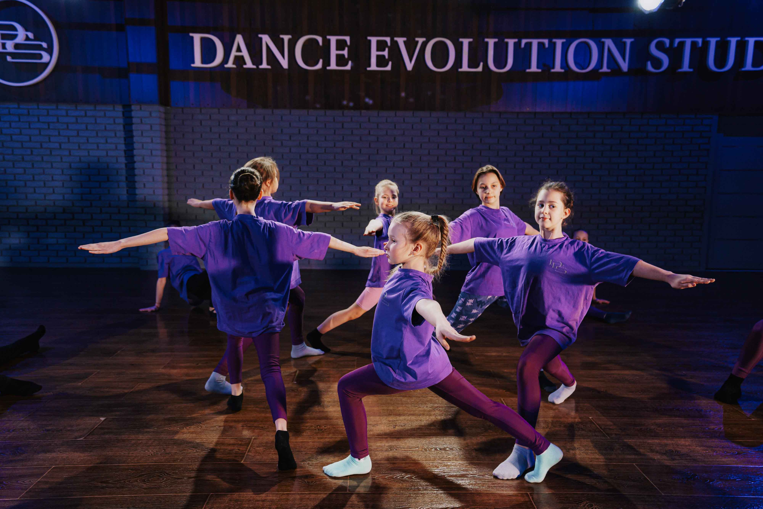 DANCE EVOLUTION STUDIO. Свадебный и семейный фотограф в Санкт-Петербурге Виктор Голубев