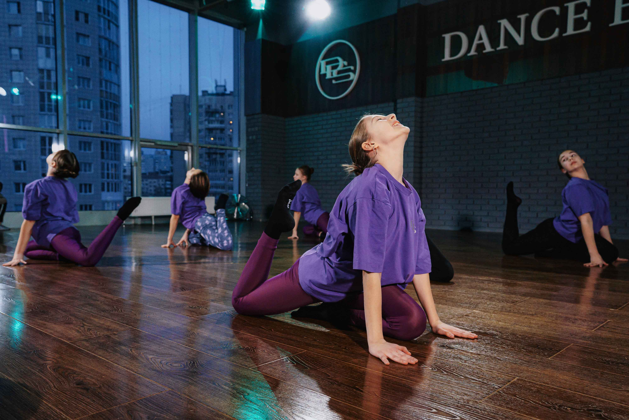 DANCE EVOLUTION STUDIO. Свадебный и семейный фотограф в Санкт-Петербурге Виктор Голубев