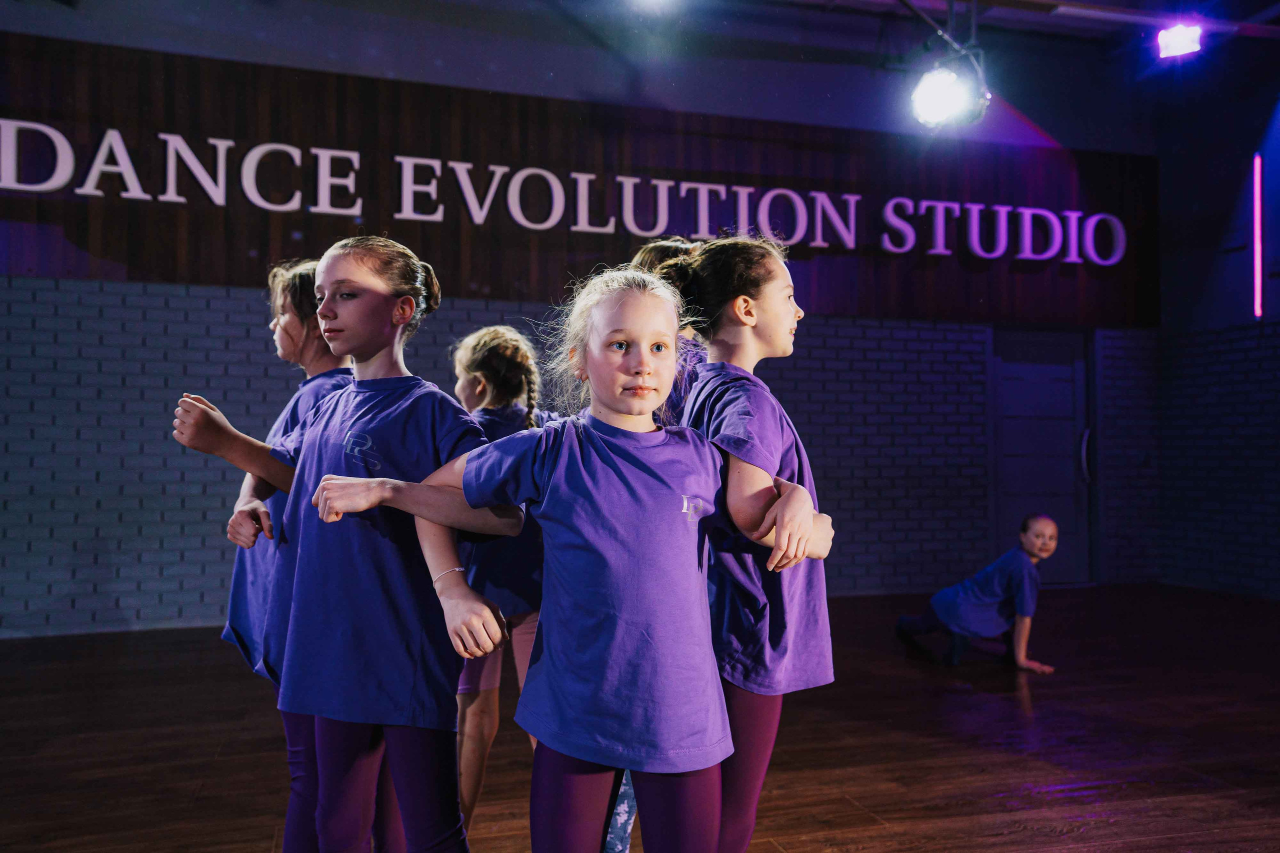 DANCE EVOLUTION STUDIO. Свадебный и семейный фотограф в Санкт-Петербурге Виктор Голубев
