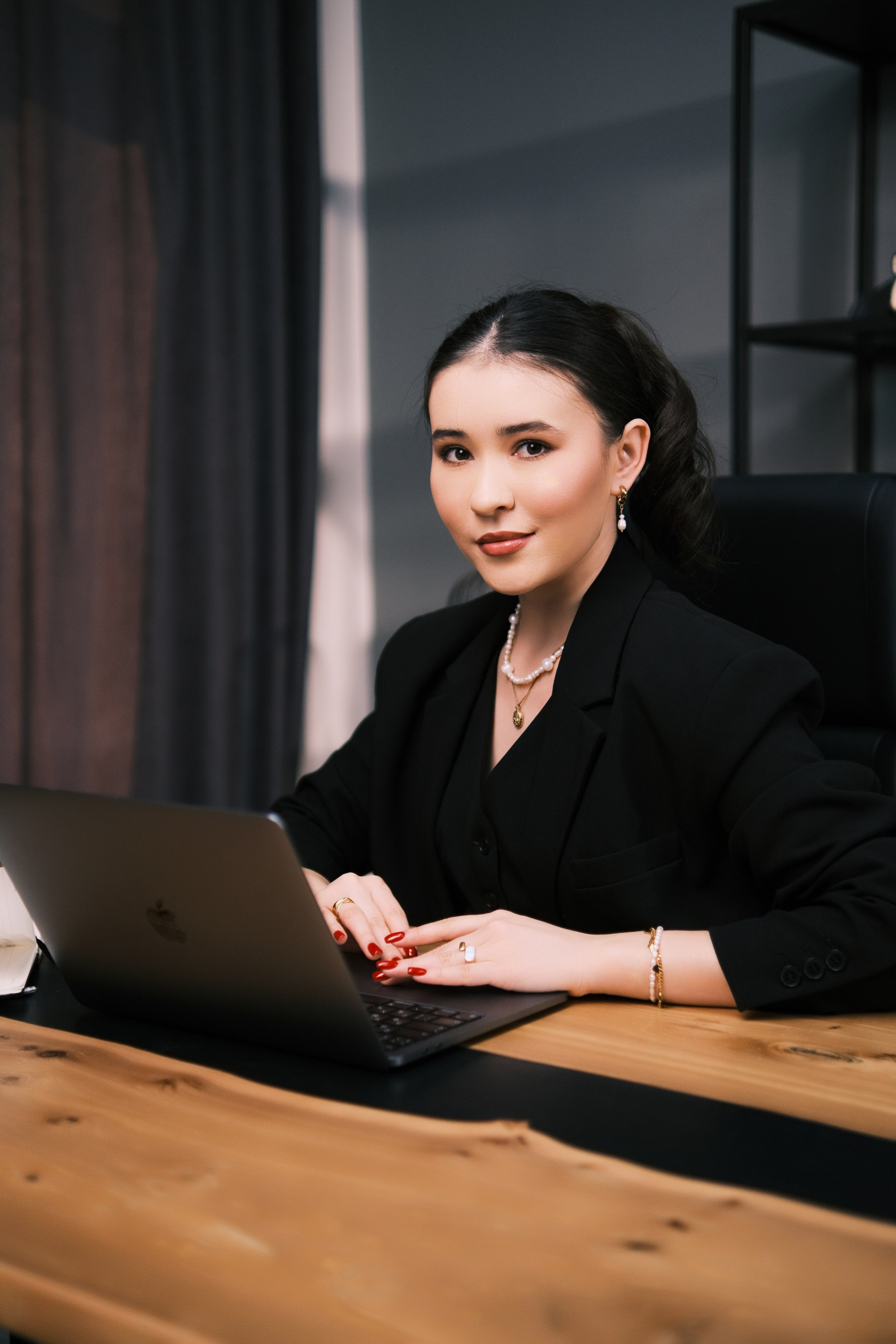 Портреты. Портреты и репортажные съемки с душой: ваш уникальный момент в объективе Руфата, профессионального фотографа Алматы