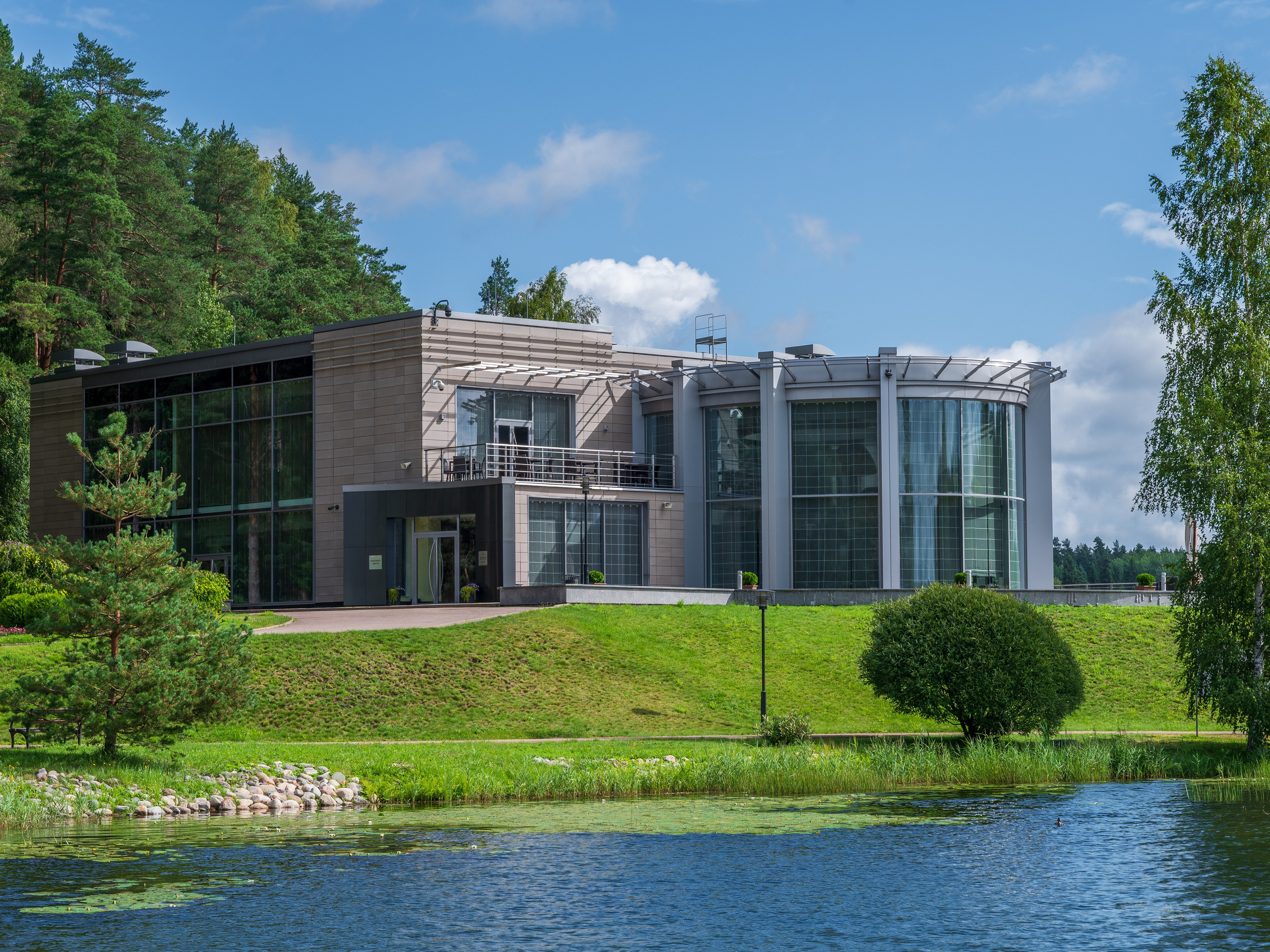 Ресторан на территории Дома отдыха «Валдай». Интерьерный фотограф в Сочи Элина Габриелян