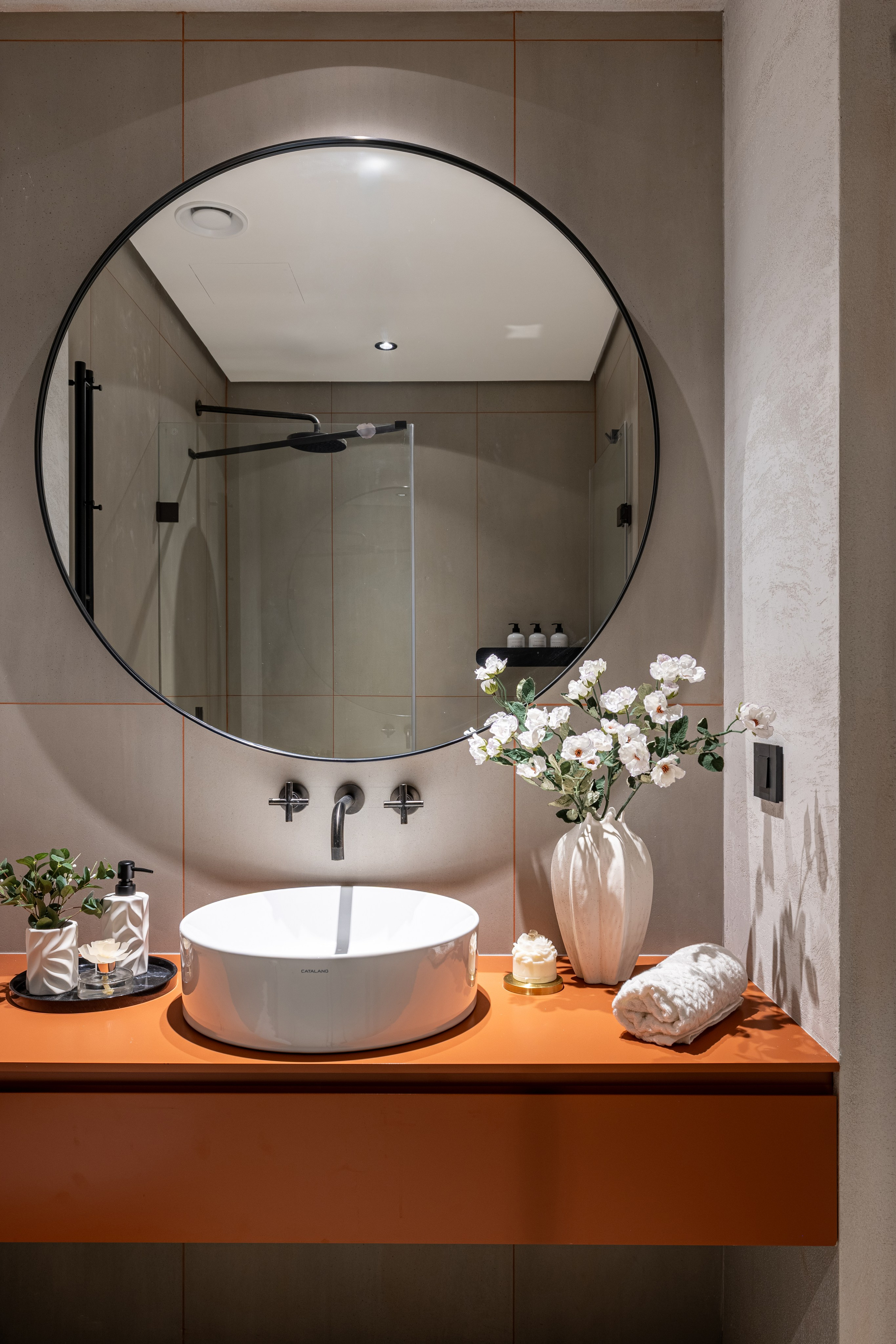 Лаконичный calm modern с арт-деталями в ЖК «Поклонная 9». Veselinskiy| Интерьерный фотограф | Москва