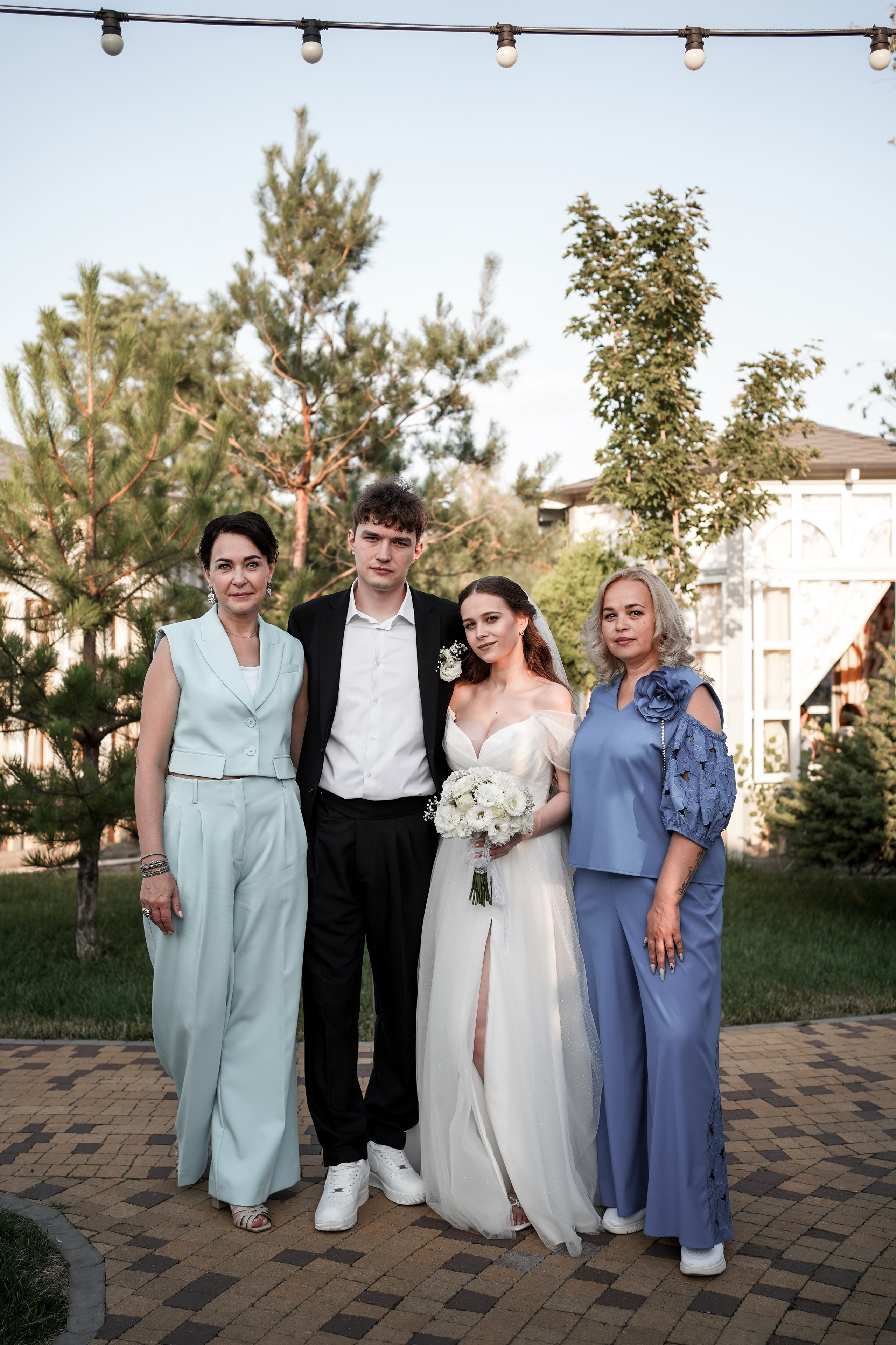 Свадебная фотосессия на территории ресторана «Донские Зори». Фотограф Алёна Чёботова. Свадебный фотограф в Ростове-на-Дону. Таинство Крещения и Венчания, семейные фотосессии. Алёна Чёботова