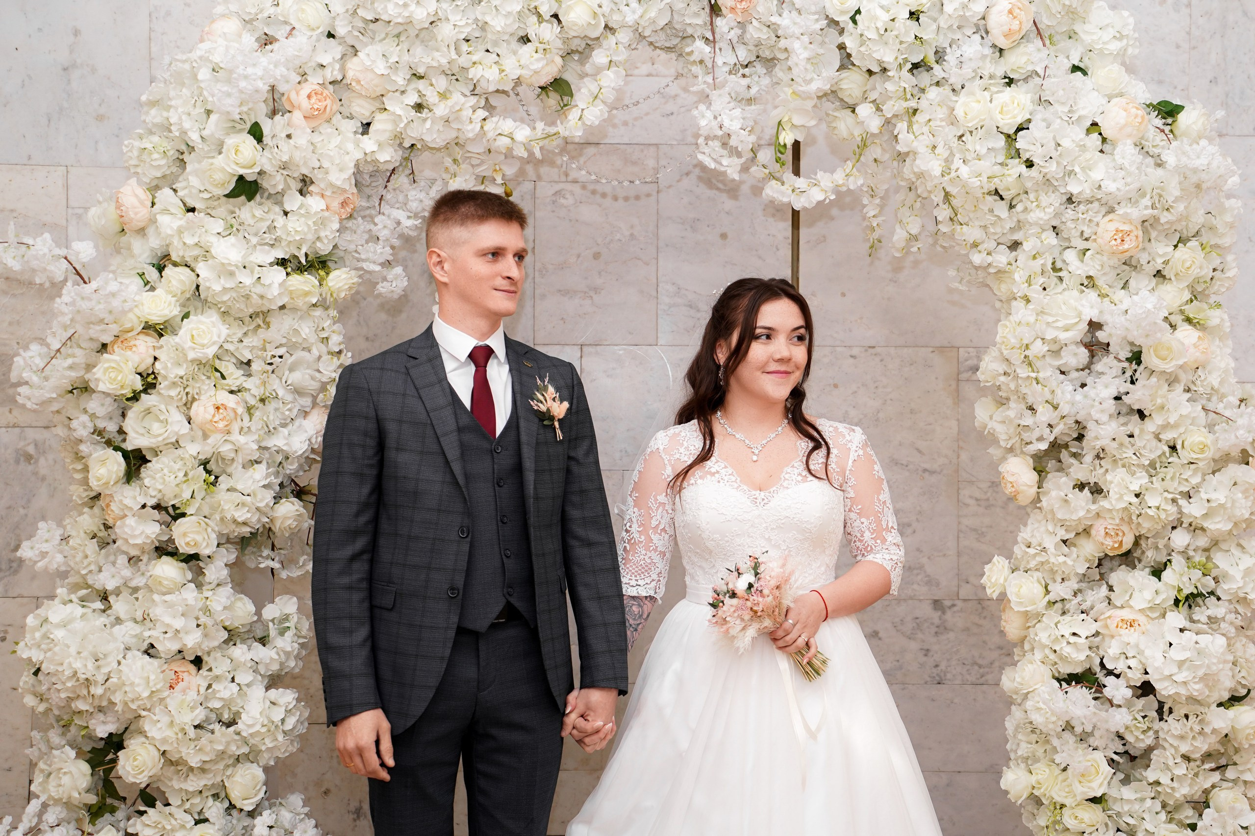 Свадебная фотосессия в Кировском ЗАГСе в Ростове-на-Дону. Фотограф Алёна Чёботова. Свадебный фотограф в Ростове-на-Дону. Таинство Крещения и Венчания, семейные фотосессии. Алёна Чёботова