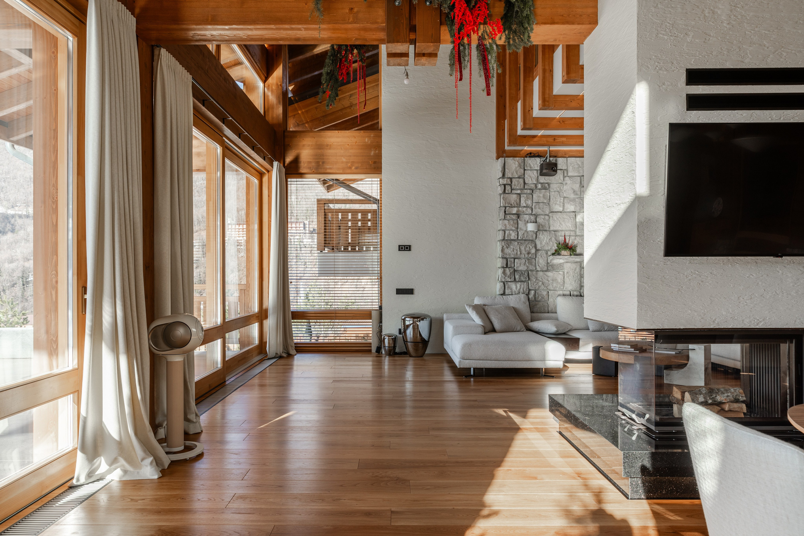 Интерьерная фотосъёмка загородного дома площадью 300 кв м в п. Эстосадок. Интерьерный фотограф Москва