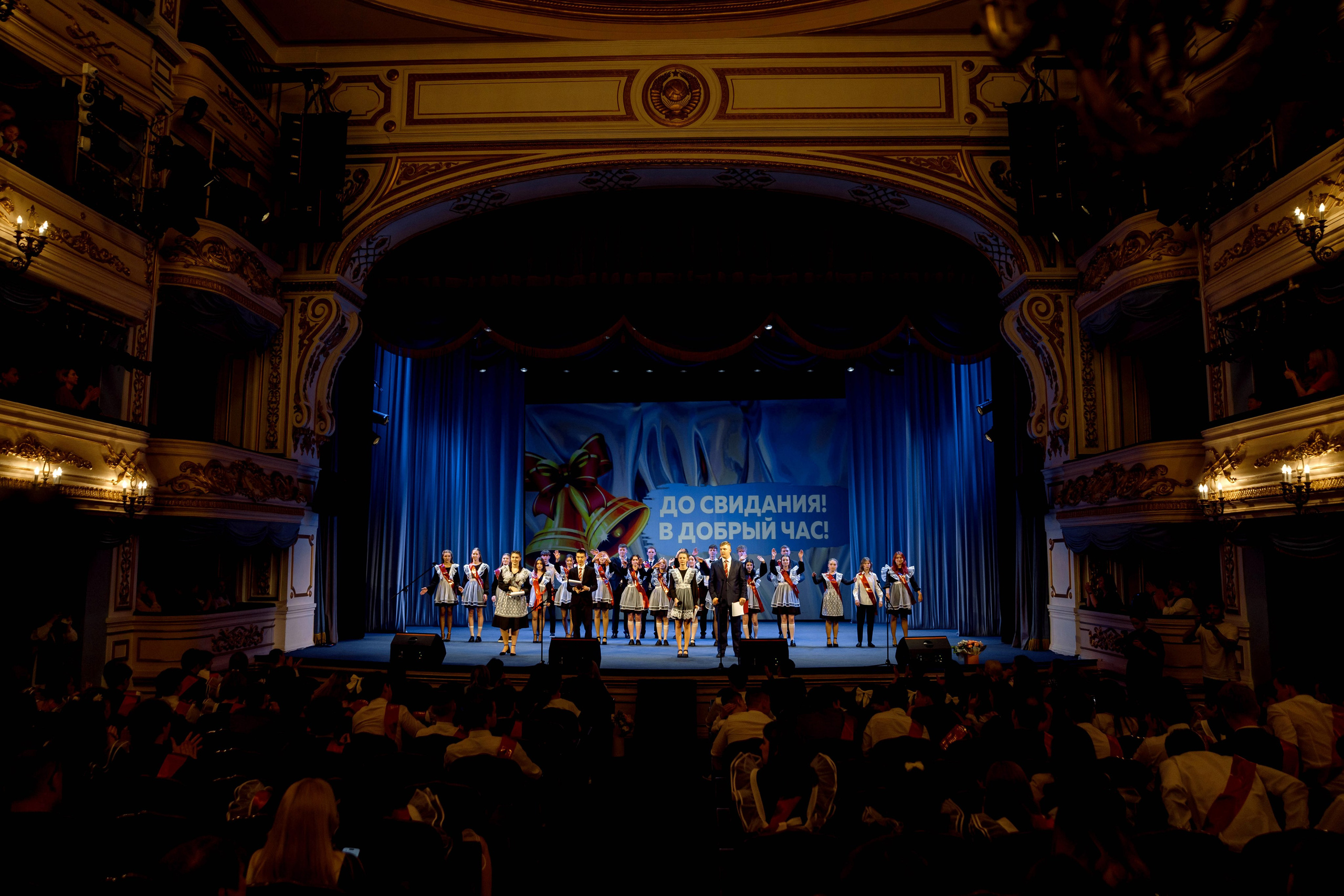 Гимназия 25 — последний звонок (Драм Театр). Свадебный фотограф Иркутск, репортажный фотограф Иркутск