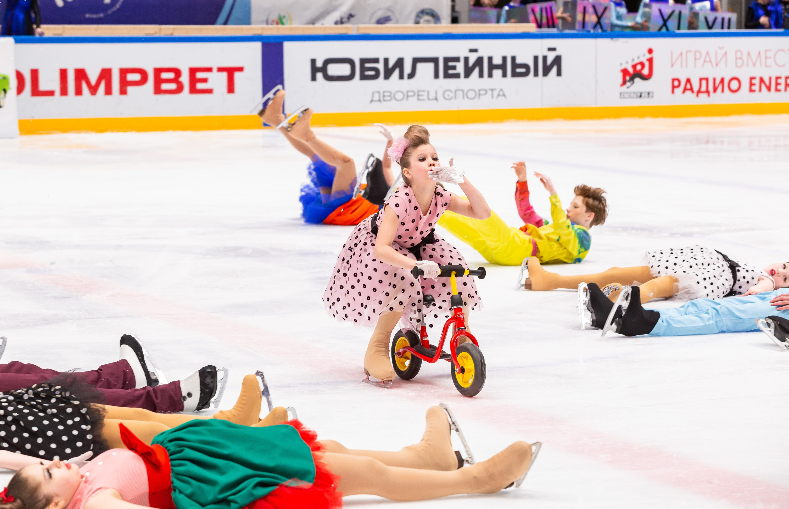 VII Ежегодный фестиваль массовых танцев на льду и фигурного катания «Петровский лёд» Санкт-Петербург 2024. Репортажный фотограф в Москве