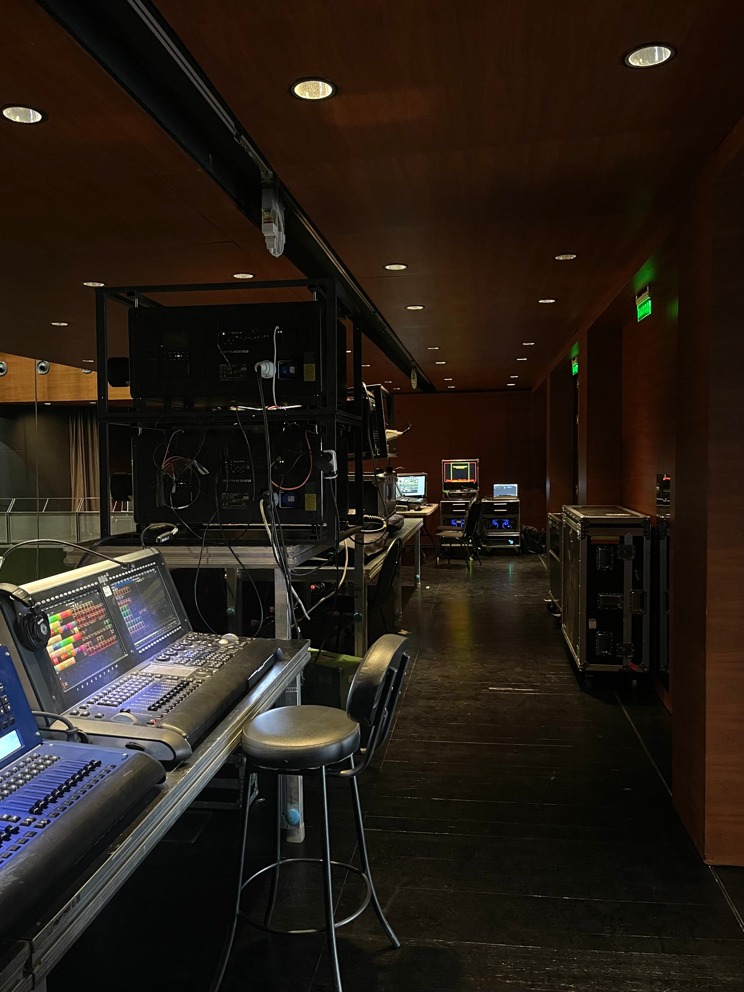 BACKSTAGE GALLERY. «MAK FLAME»