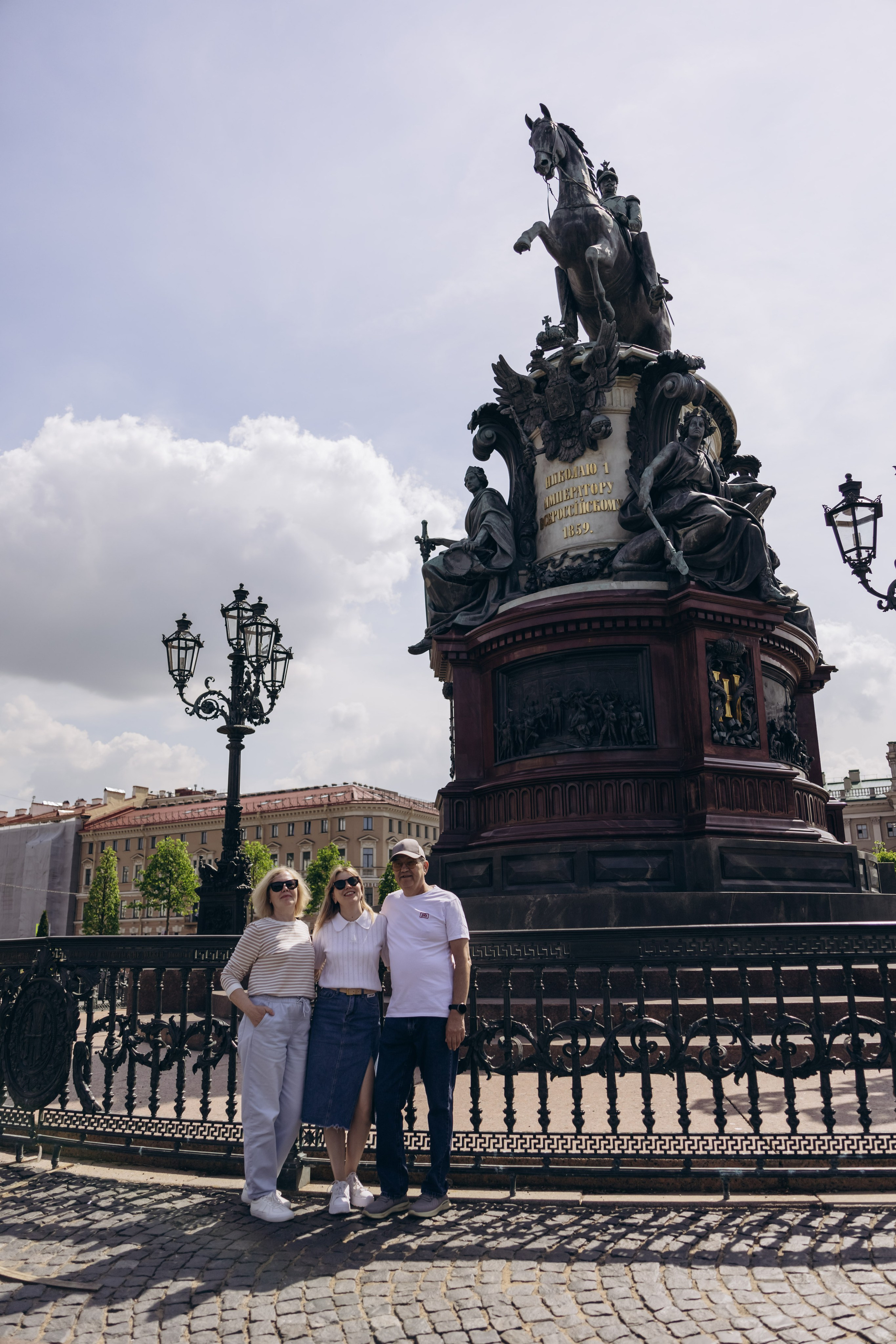 Семейная прогулка на Исаакиевском соборе. Семейный и свадебный фотограф в Санкт-Петербурге Екатерина Васильева