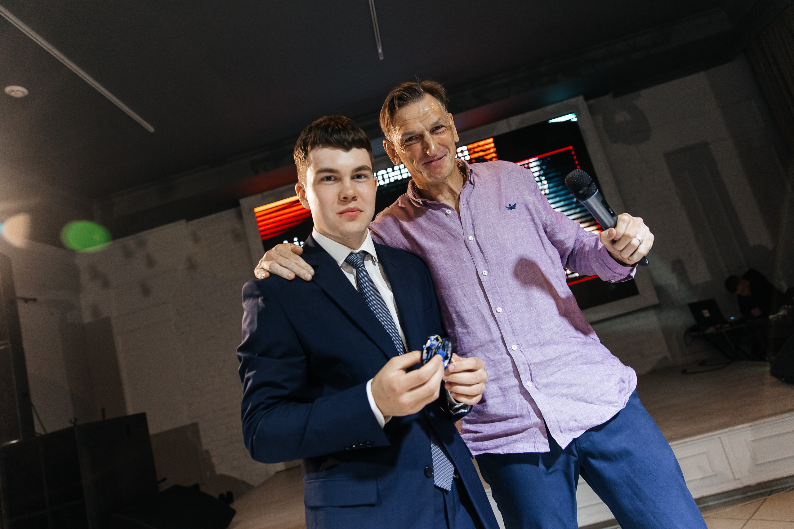 2023-06-23 Выпускной МБОУ СОШ № 10. Фотограф в Красноярске