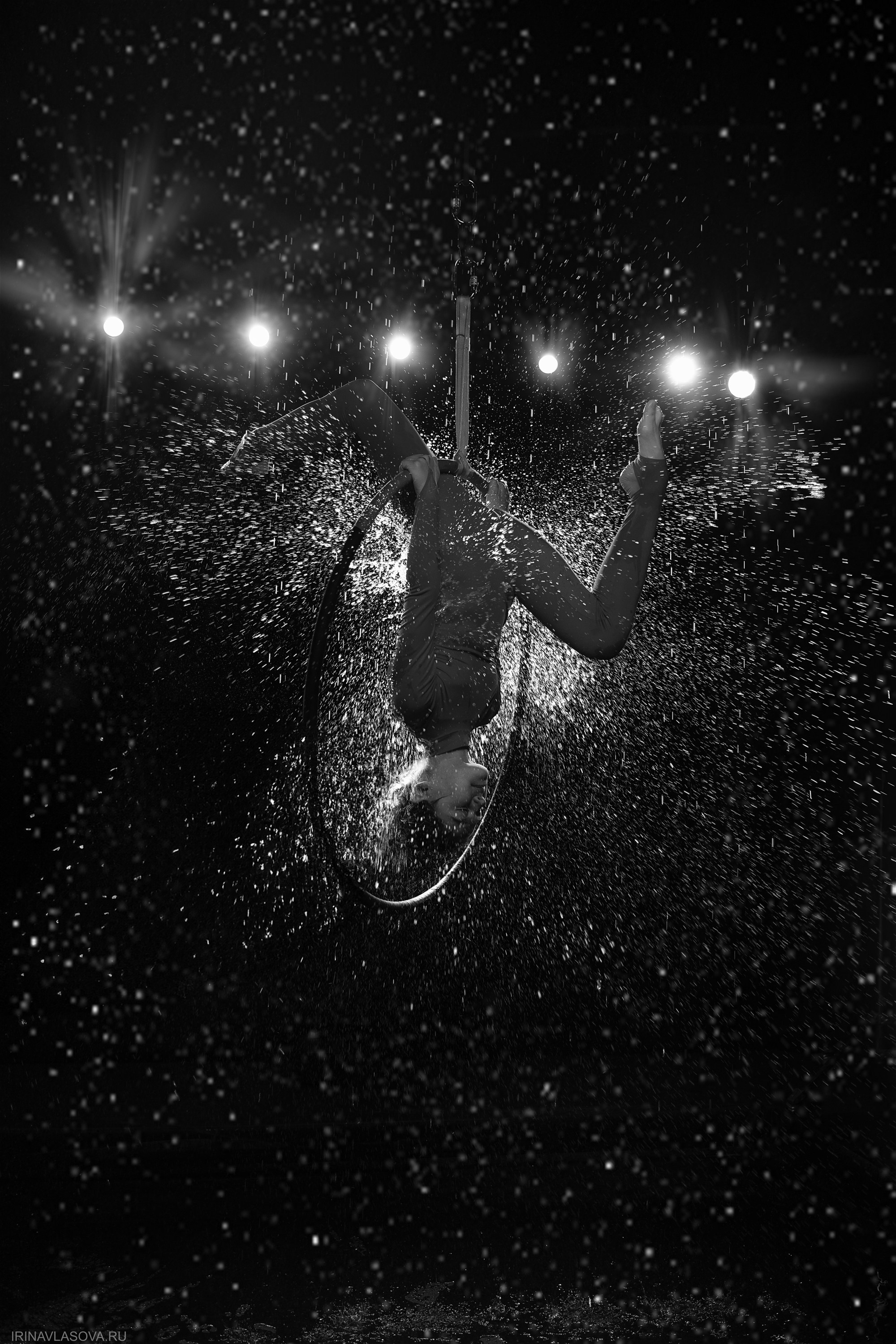 аква фотосессия с водой в студии для танцоров и спортсменов