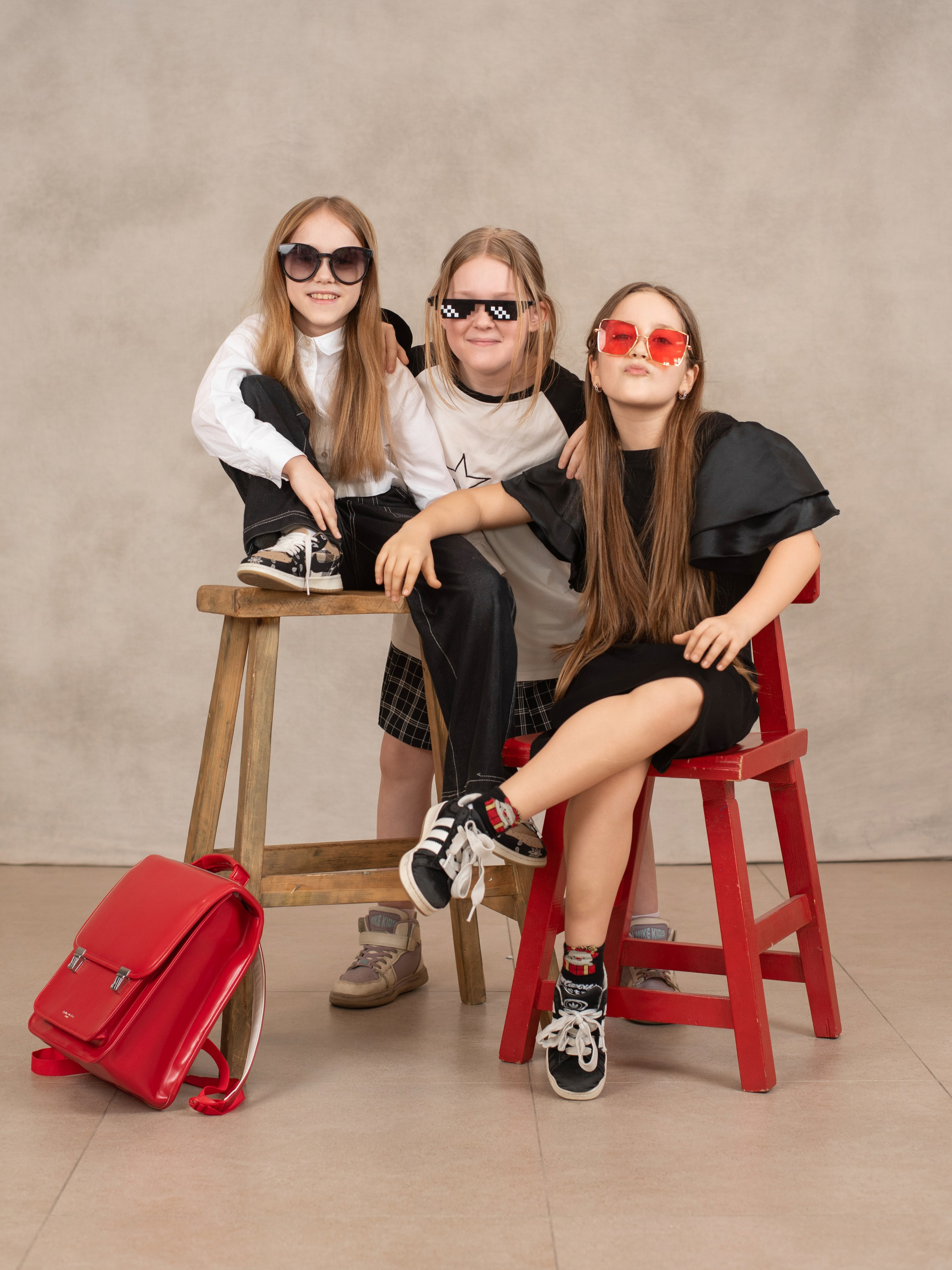 Общие фотографии 1-11 класс. Выпускные альбомы в Тюмени для школ, садов, вузов спортивных секций