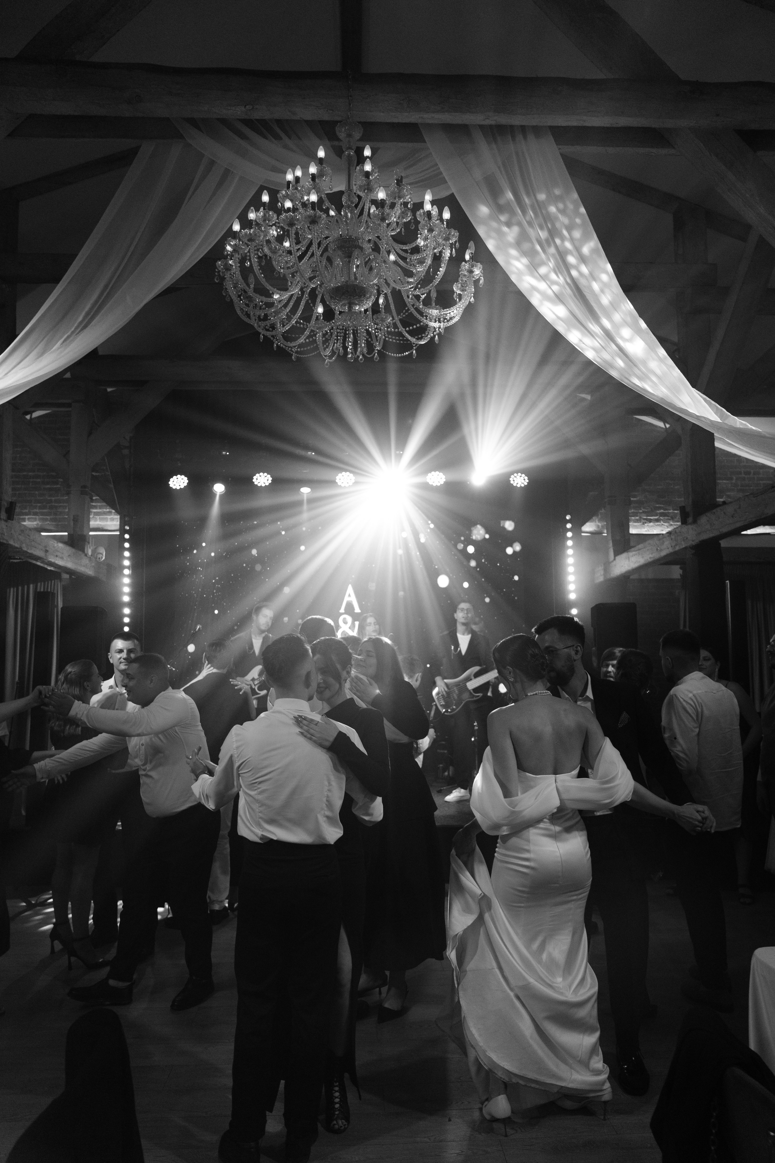 «комфорлабельно и эстетично». Свадебный фотограф Наташа Брифли