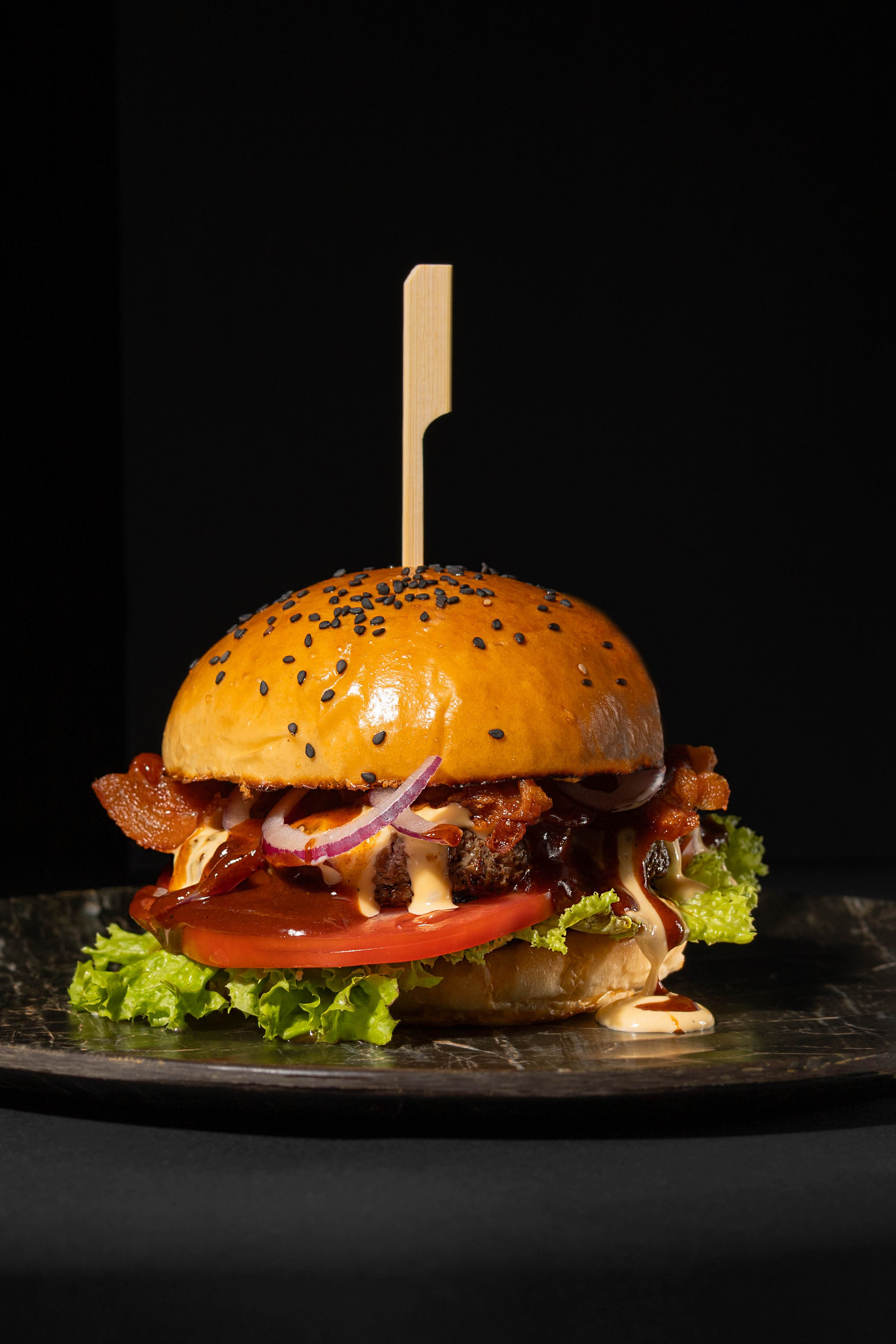 Фуд-фото для «Dzma burger&shawarma». Предметный фотограф в Грузии