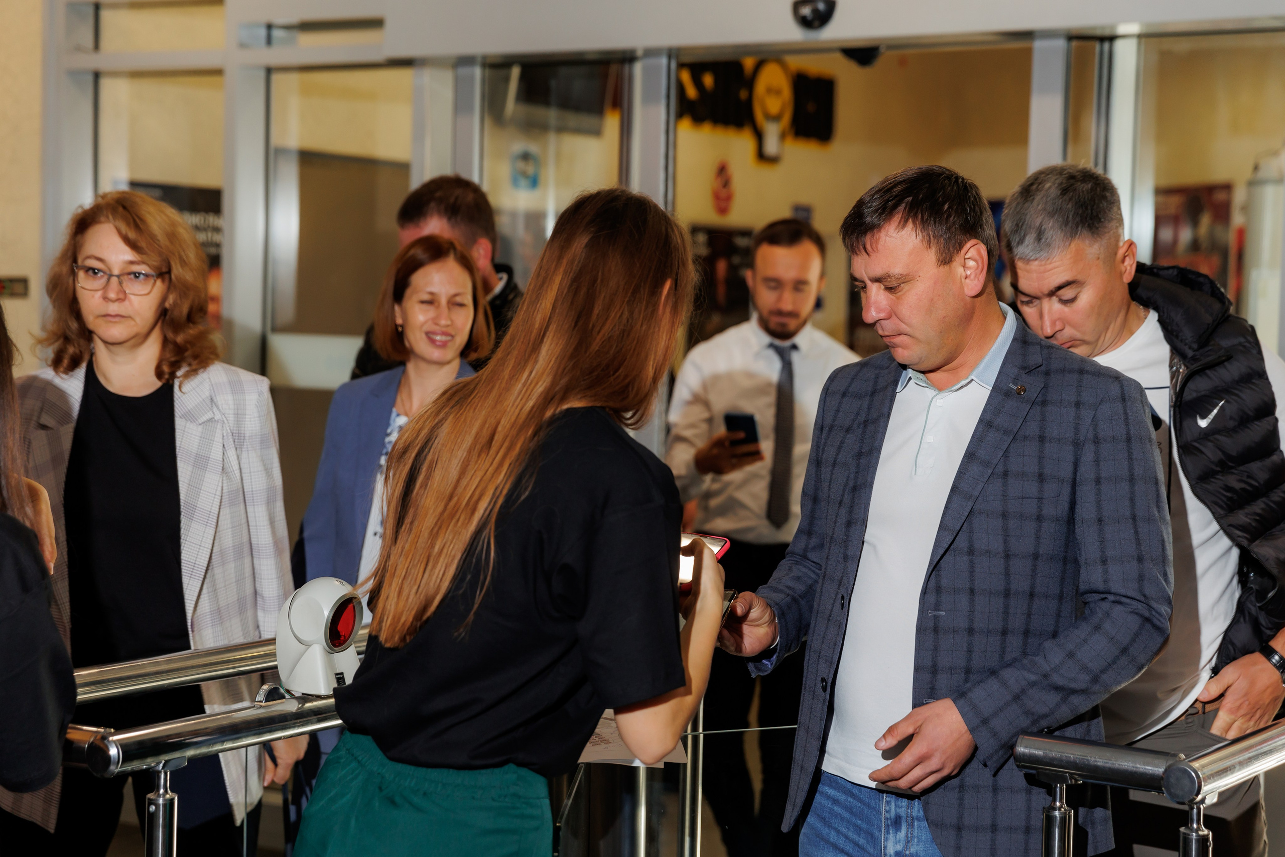 репортажная съемка с места регистрации участников