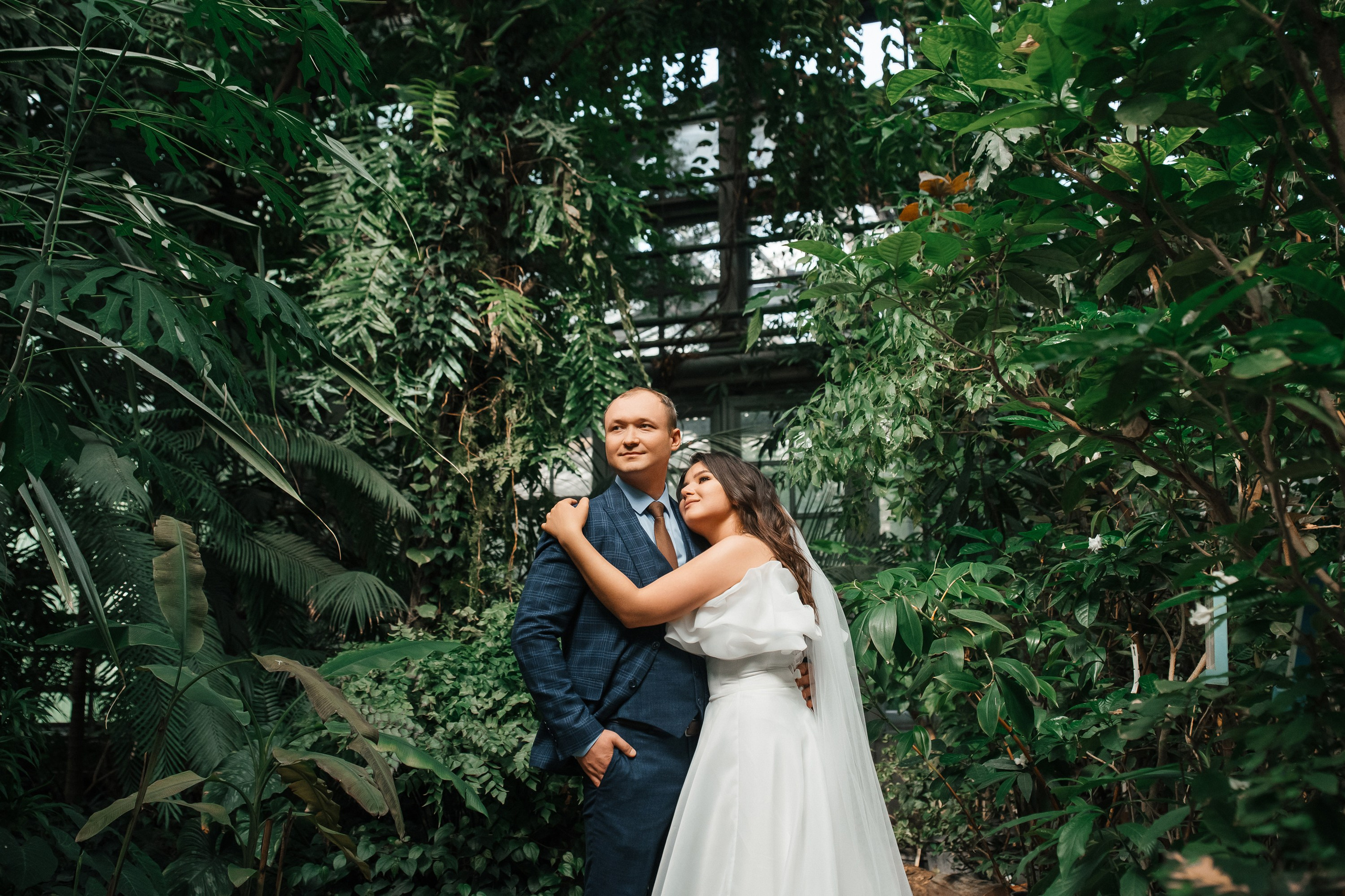 Свадебная фотосессия в оранжерее Ботанического сада им. Цицина. Свадебный и репортажный фотограф-видеограф Москва и Московская область