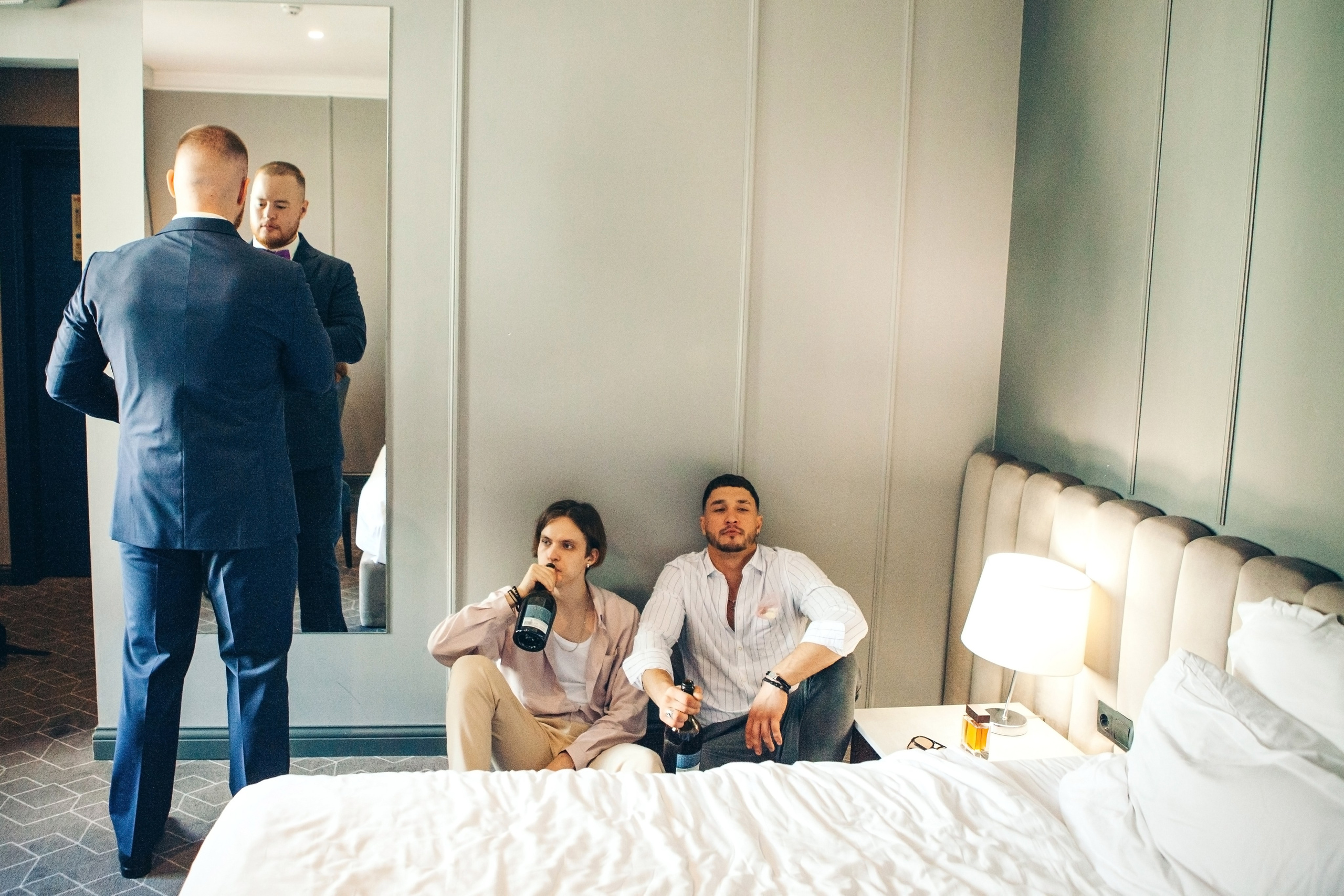 Свадебная фотосессия в отеле hartwell hotel и на патриарших прудах. Фотограф Ольга Ефремова