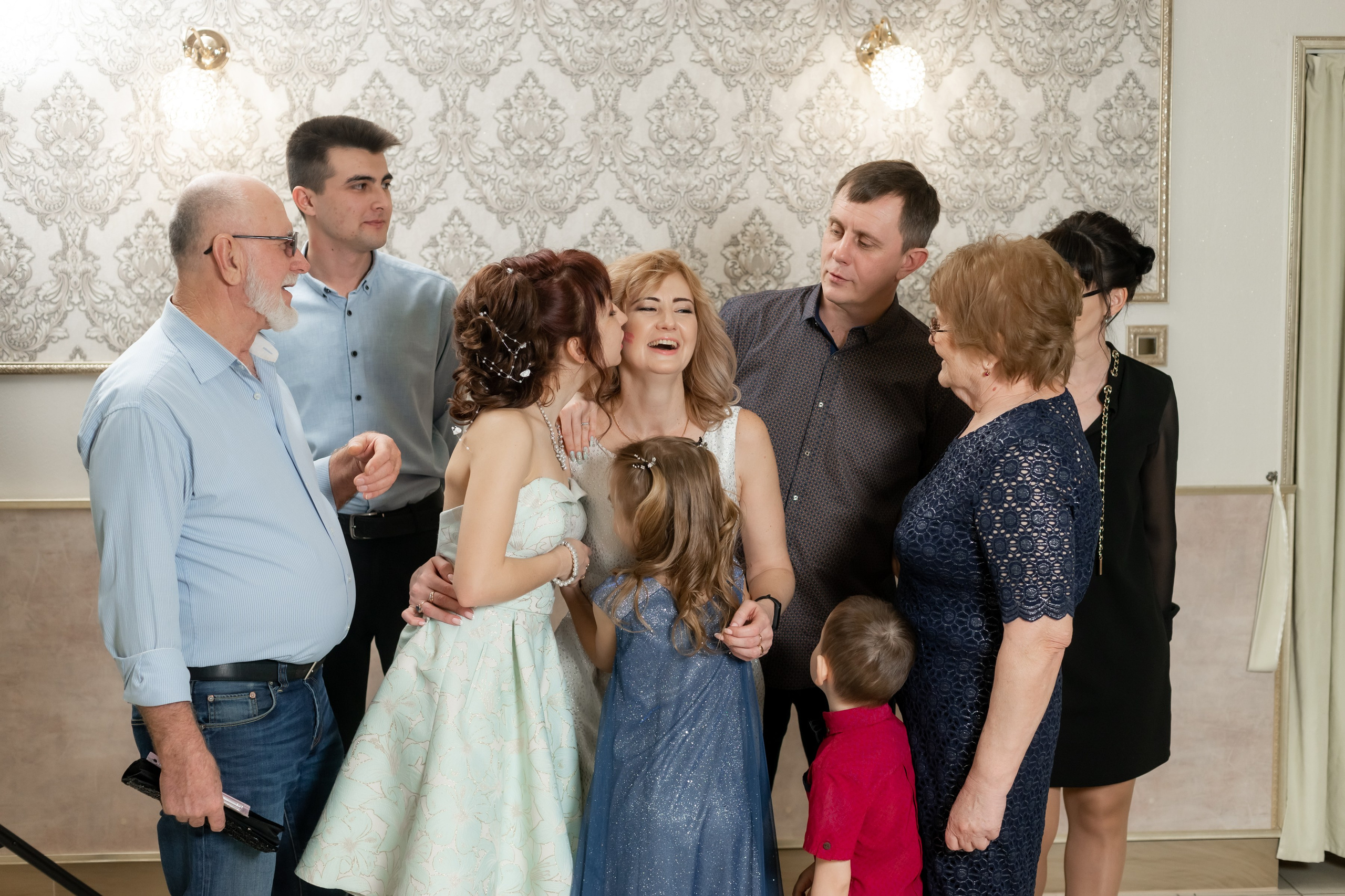 День рождения Светланы в кафе. фотосессия с гостями. Ольга Плаксина фотограф в Саратове