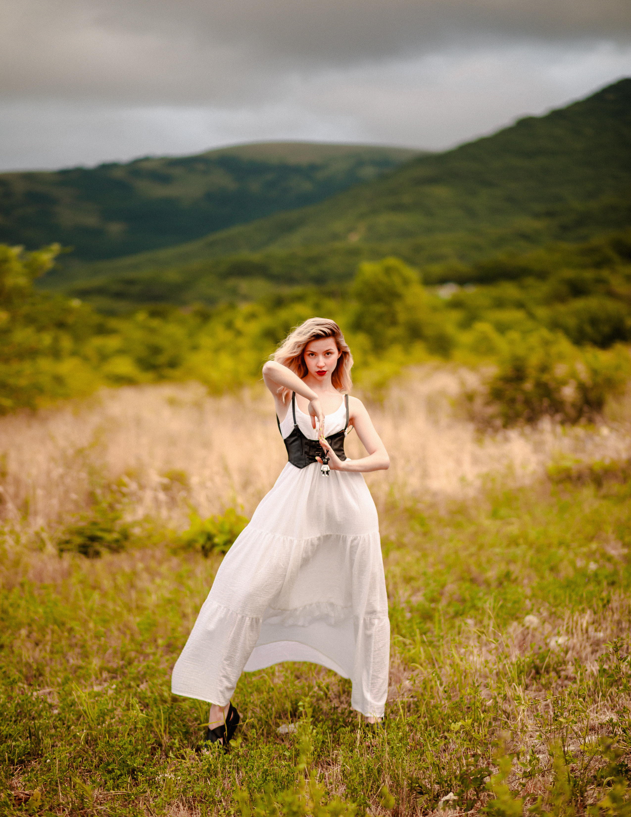 Девушка в поле. Лето. Фотограф в Геленджике Мария Четверикова