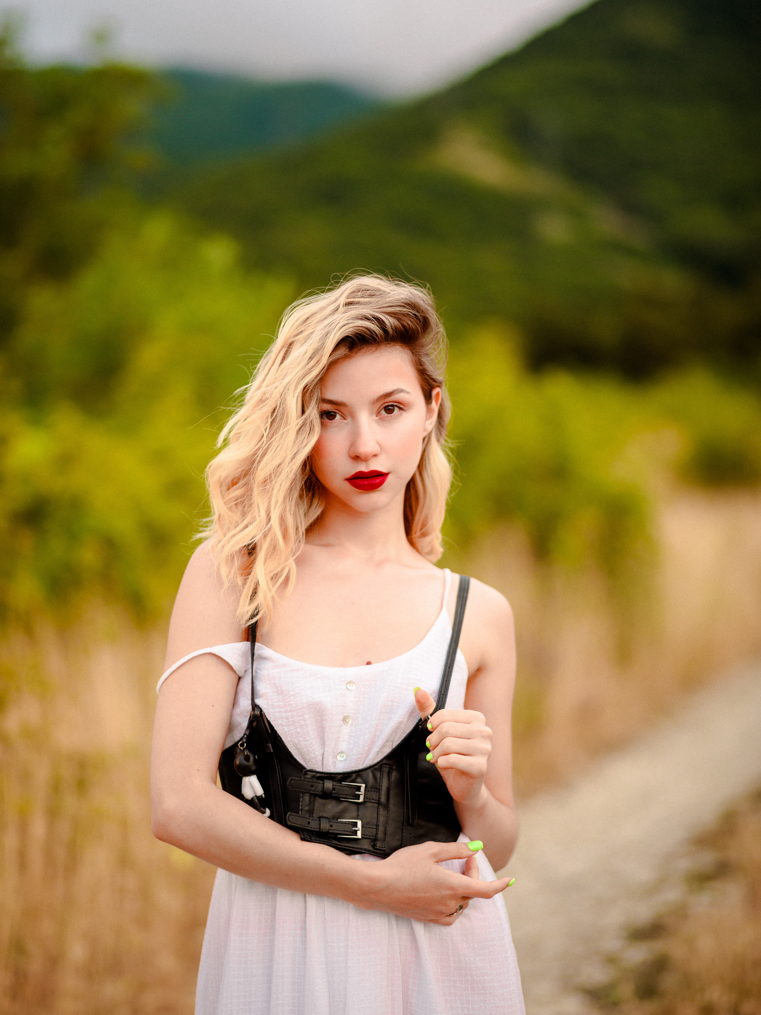 Девушка в поле. Лето. Фотограф в Геленджике Мария Четверикова