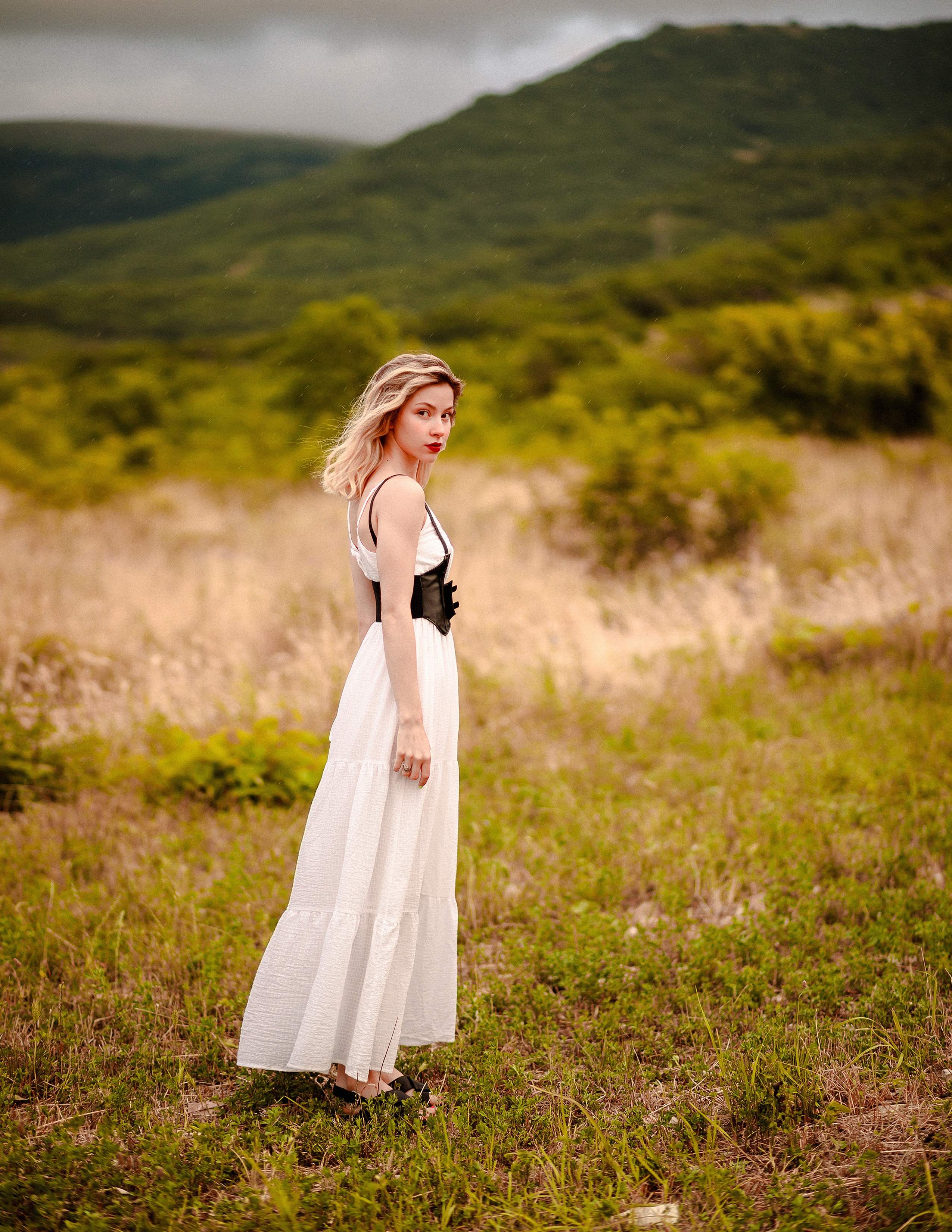 Девушка в поле. Лето. Фотограф в Геленджике Мария Четверикова