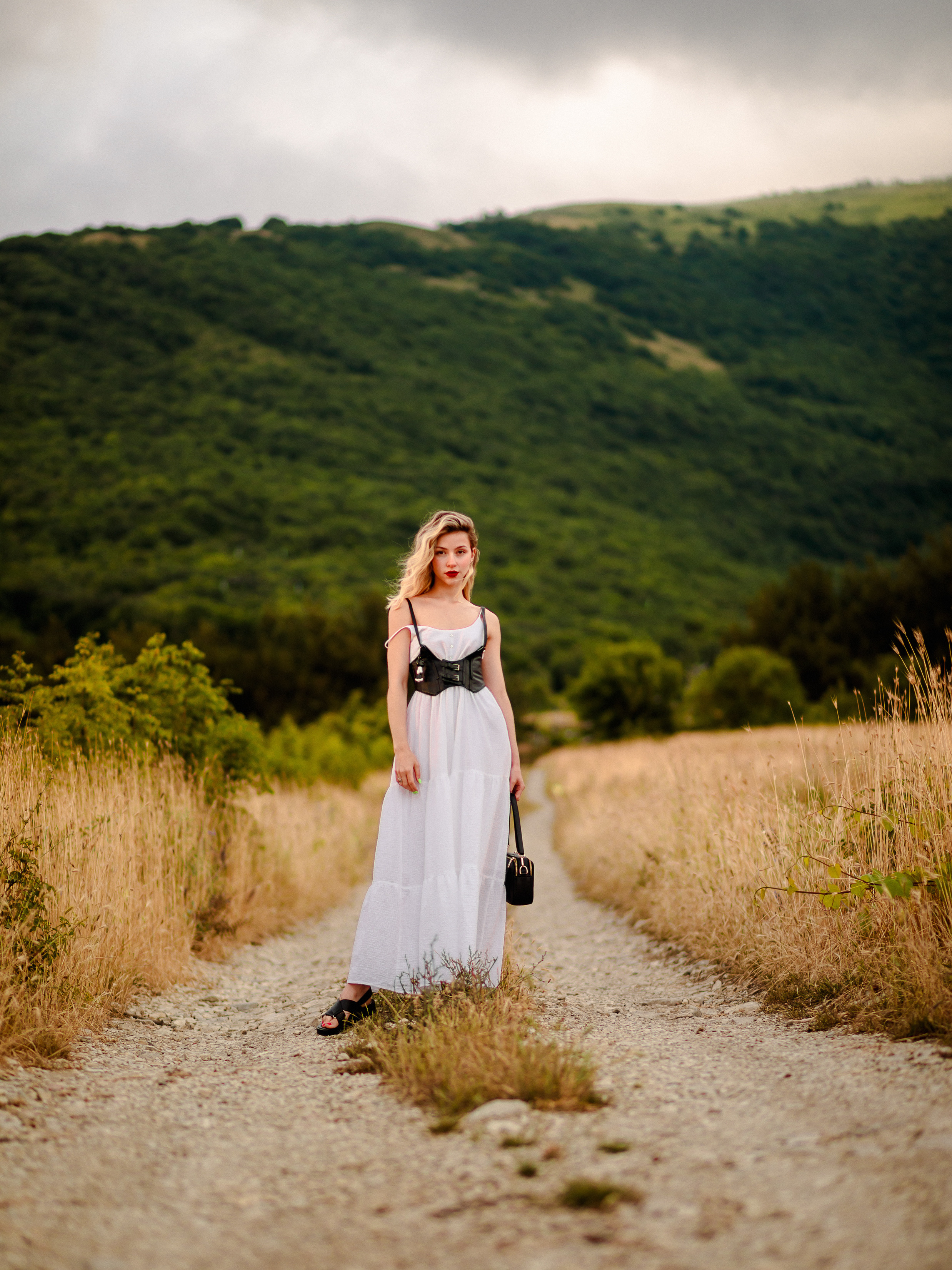 Девушка в поле. Лето. Фотограф в Геленджике Мария Четверикова