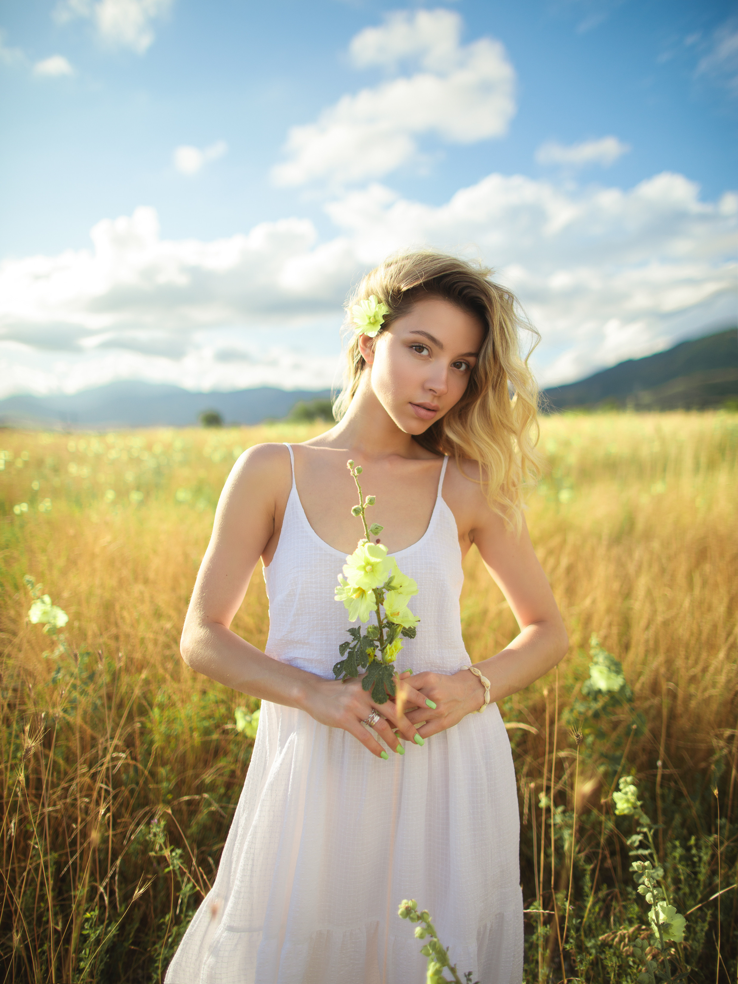 Девушка в поле. Лето. Фотограф в Геленджике Мария Четверикова