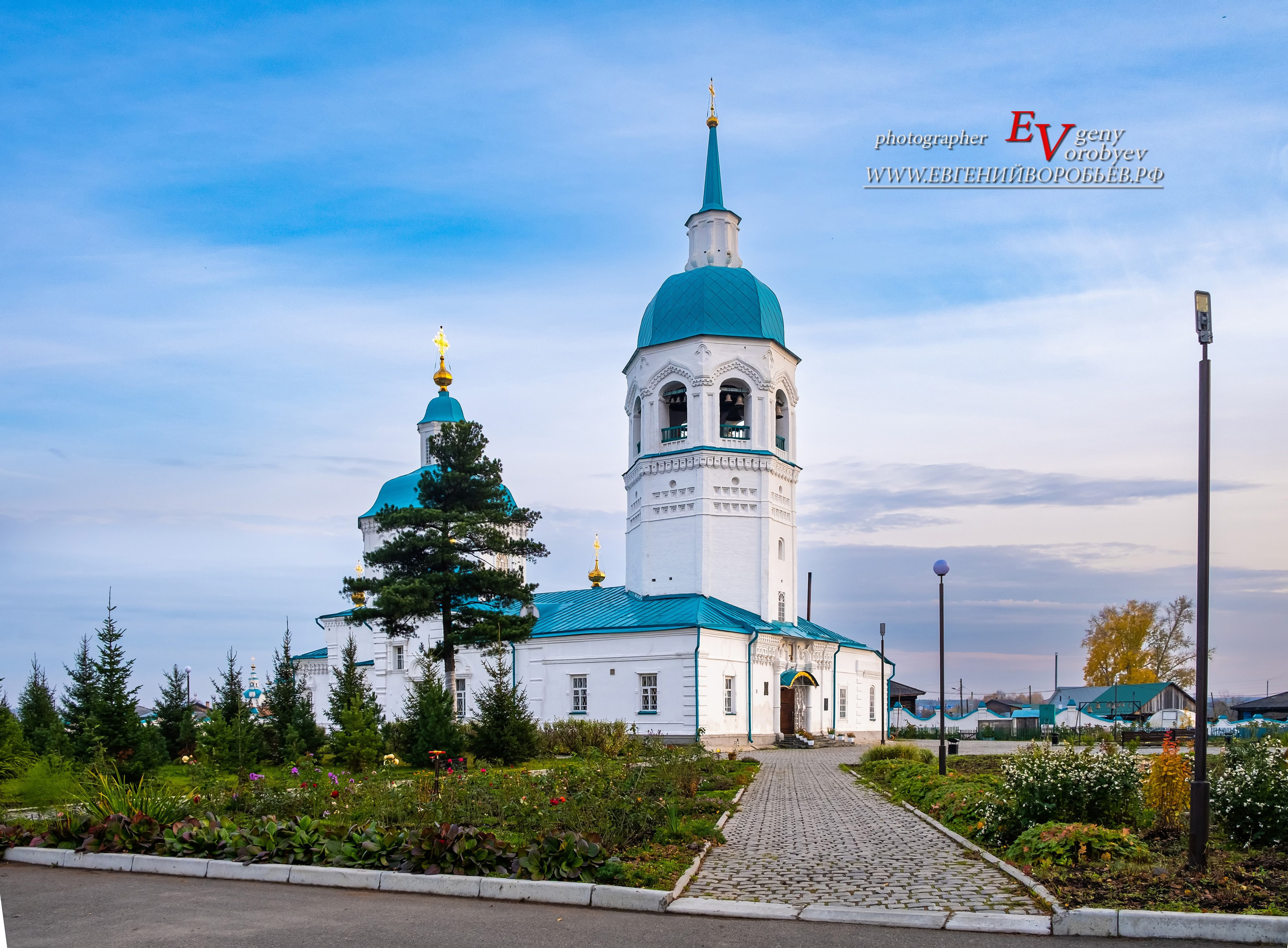 экскурсии Енисейск Красноярск аренда микроавтобуса трансфер индивидуальный тур фото набережная дегустация сибирской кухни интересные места что посмотреть куда сходить что посетить достопримечательности в Енисейске  храм церковь монастырь фототур  цена заказать экскурсию программа маршрут смотровые площадки видовые красивые места путешествие туристический маршрут 