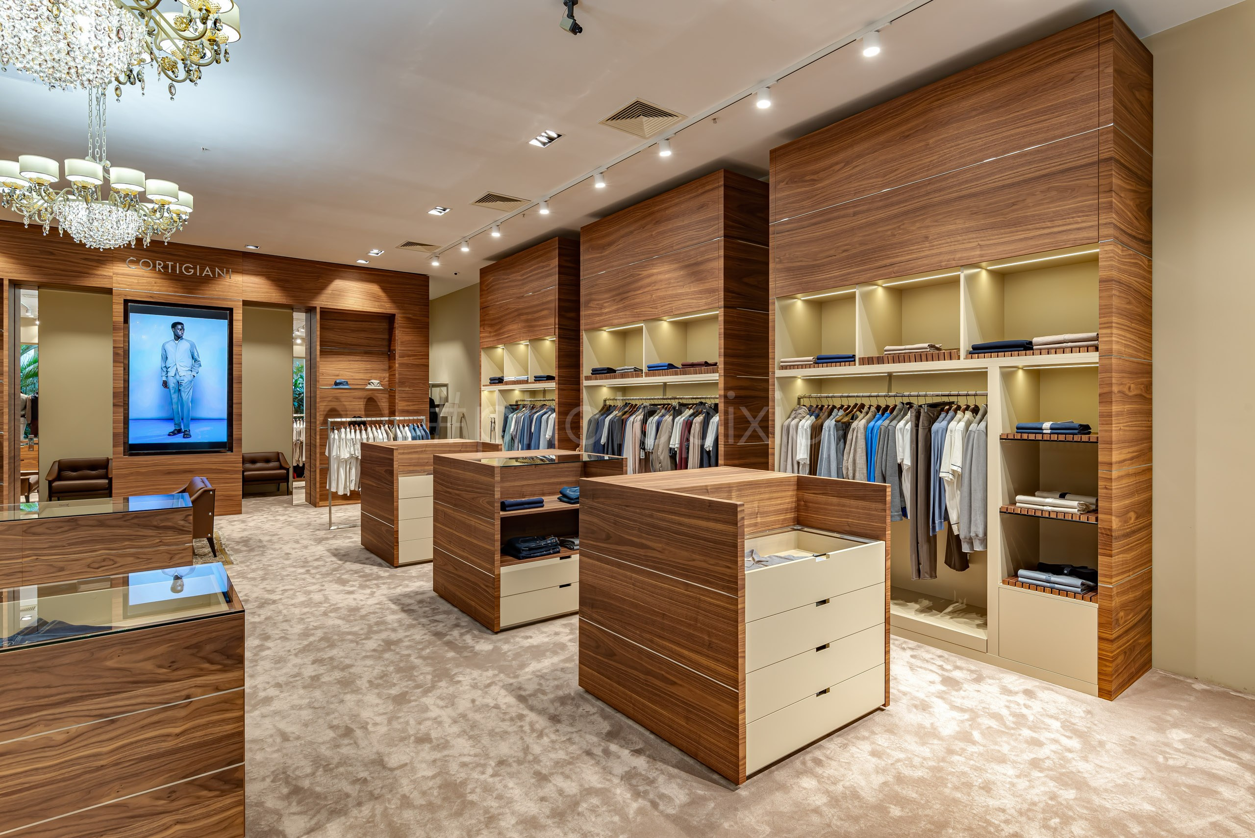 Интерьерная съёмка магазина одежды CORTIGIANI. Интерьерная съёмка и виртуальные туры — Интерьерный фотограф Кузнецов Сергей (photopixiq)