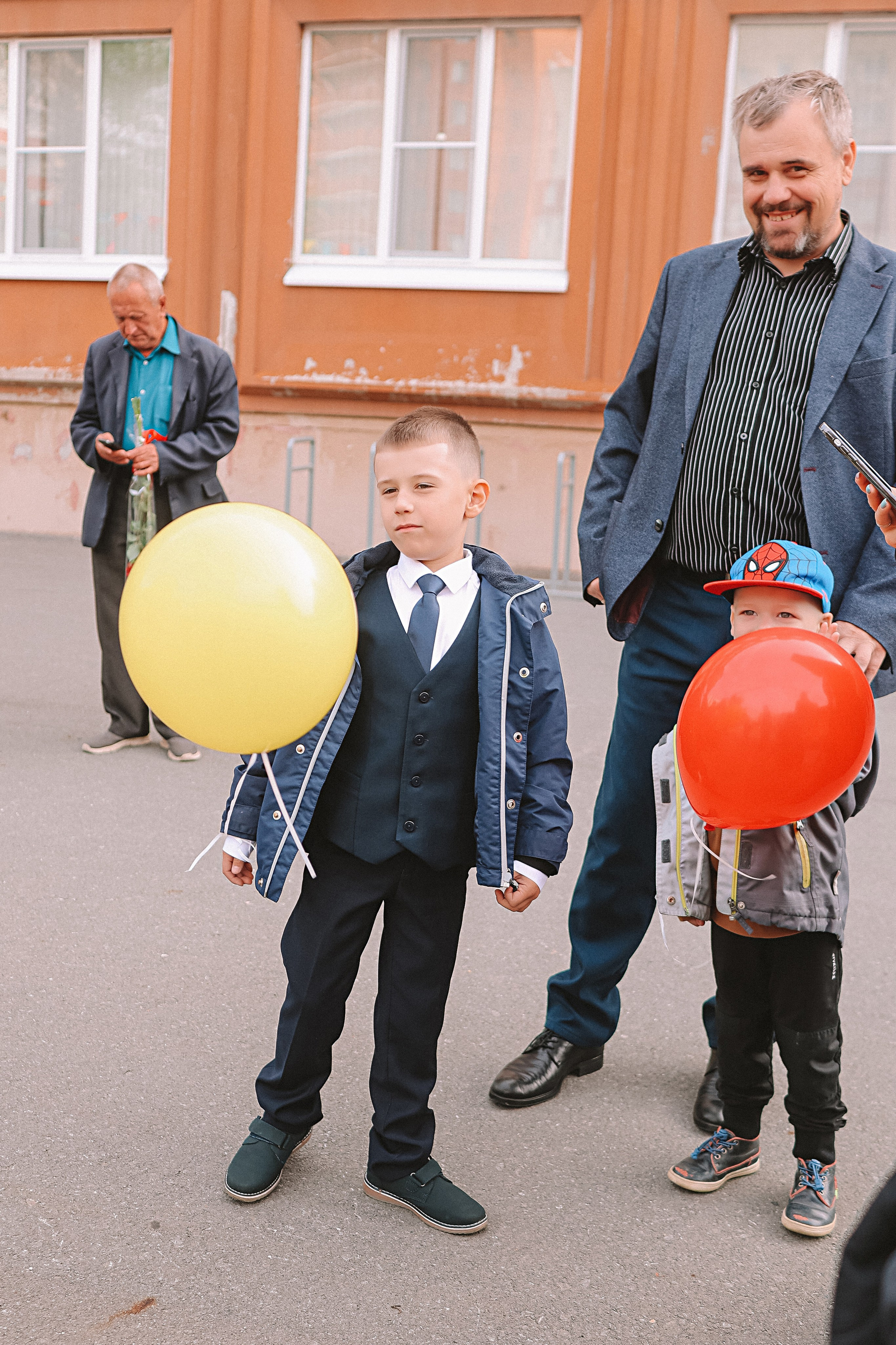 1 сентября линейка+кл час+портреты. Семейный фотограф Тюмень, фотограф на роды Салмина Мария