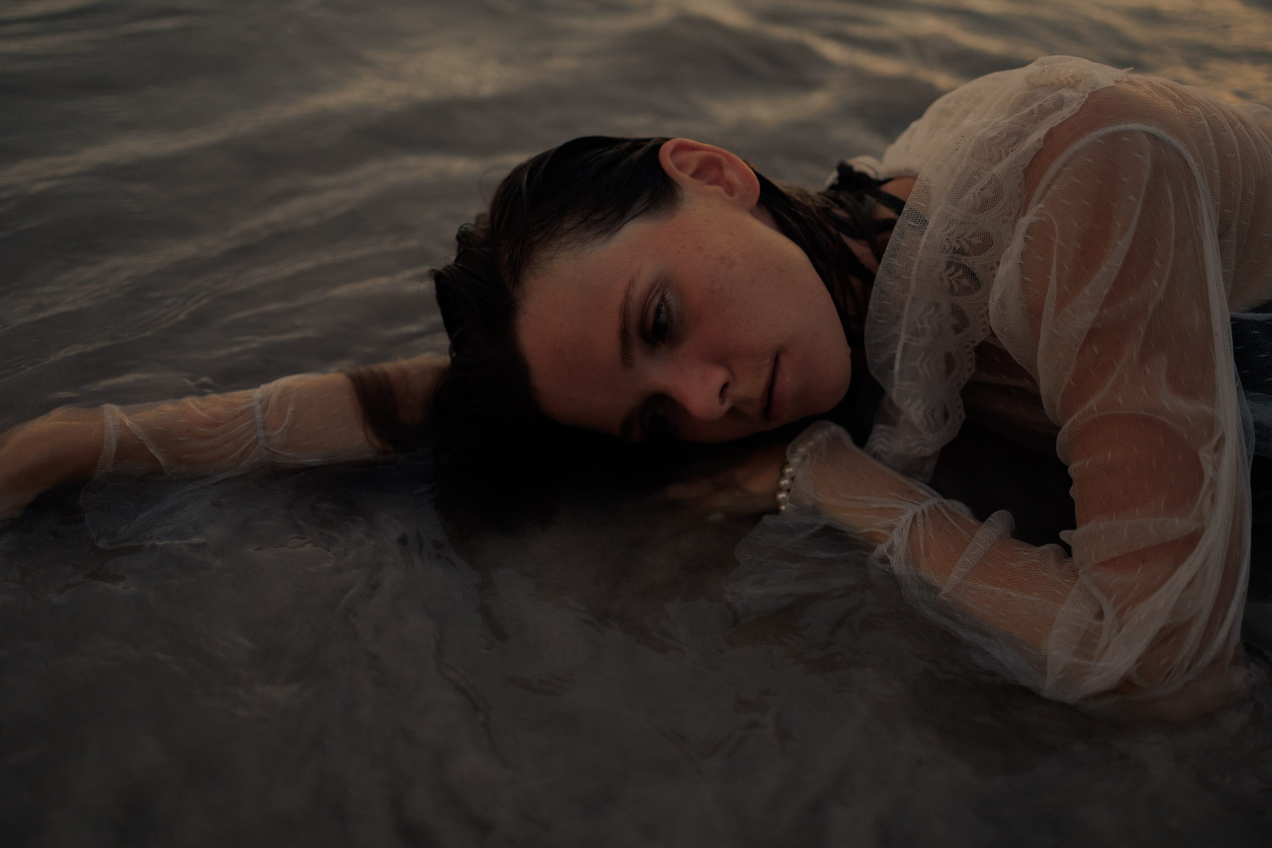 Contacts. Lyric photographer