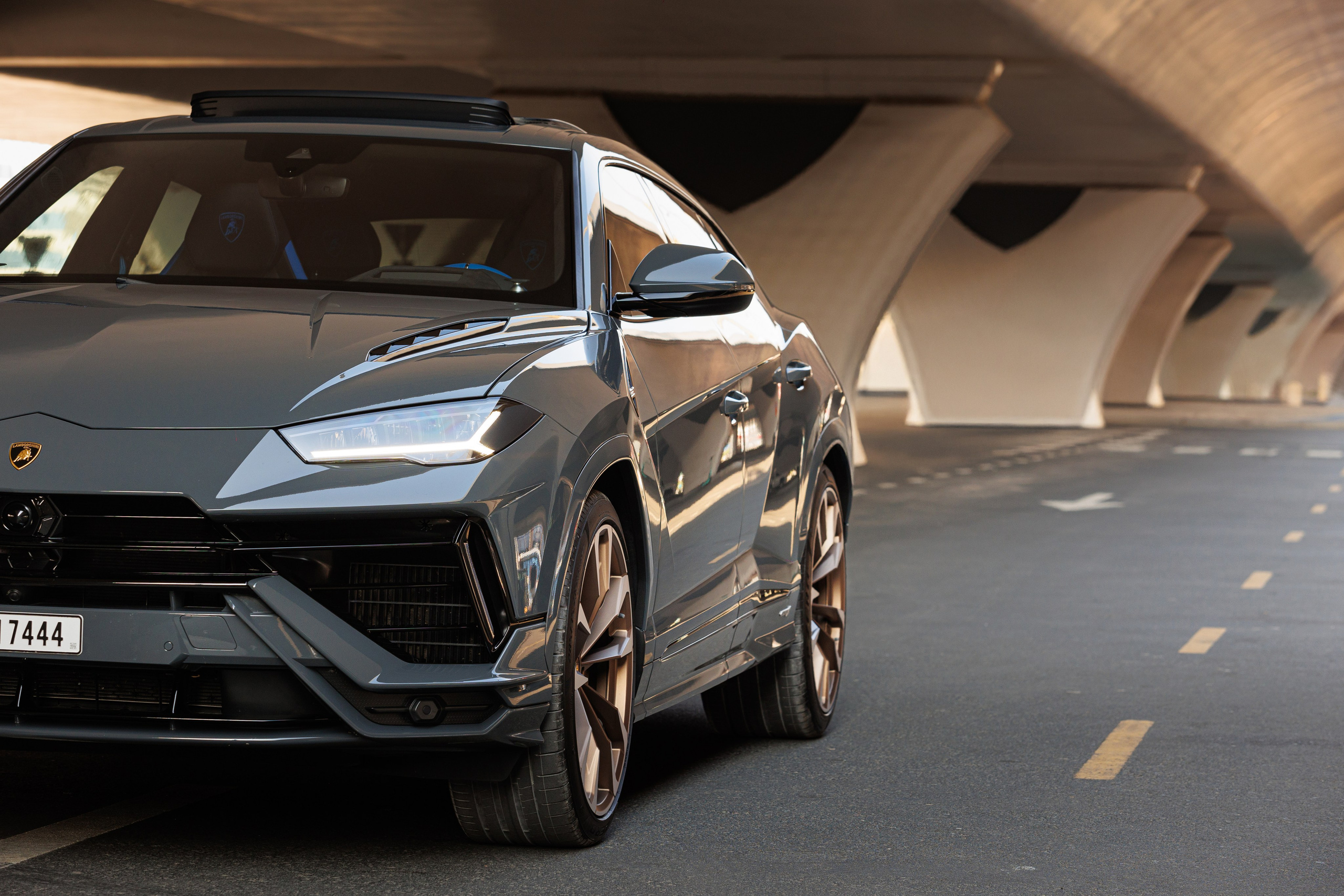 Lamborghini Photoshoot in Dubai — Luxury Car Photography. Evgen Yatsenko — Photographer in Dubai