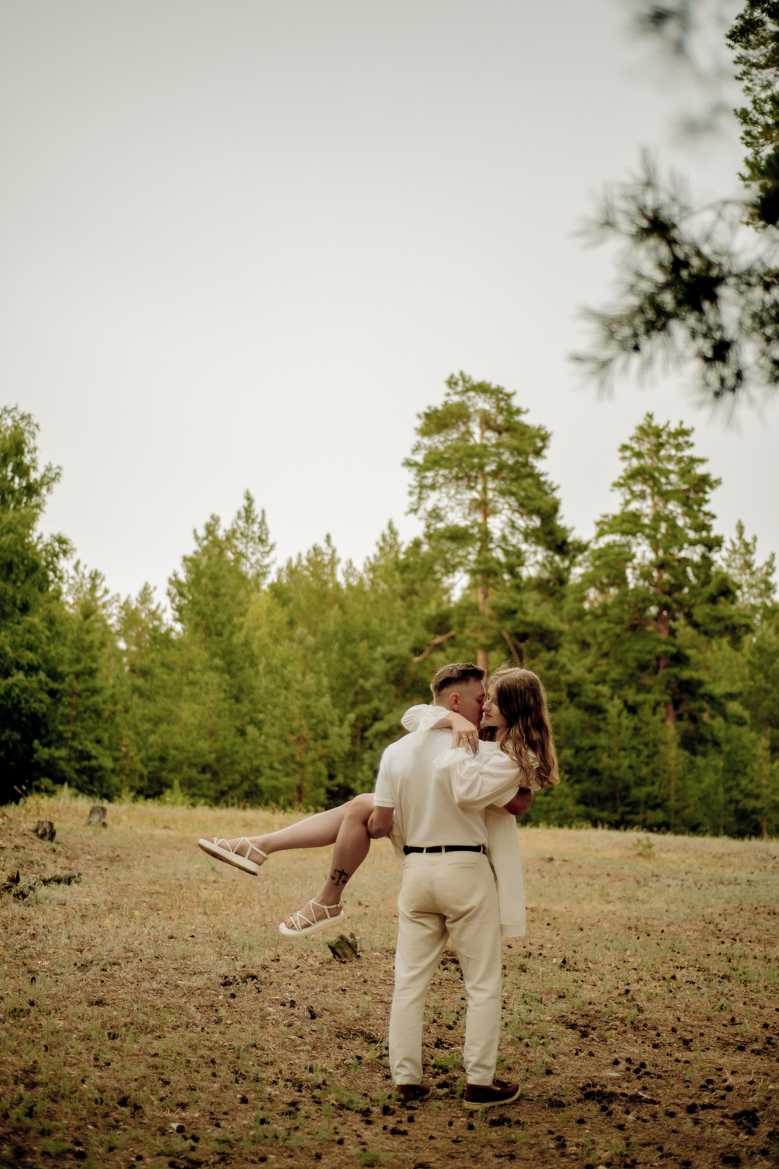 Любовь и желтые цветочки. Фотограф Мария Стрелкова