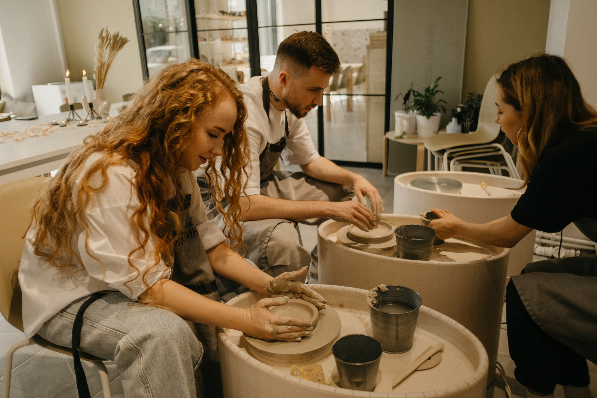 В гончарной мастерской. Свадебный фотограф Александра Тюлякова