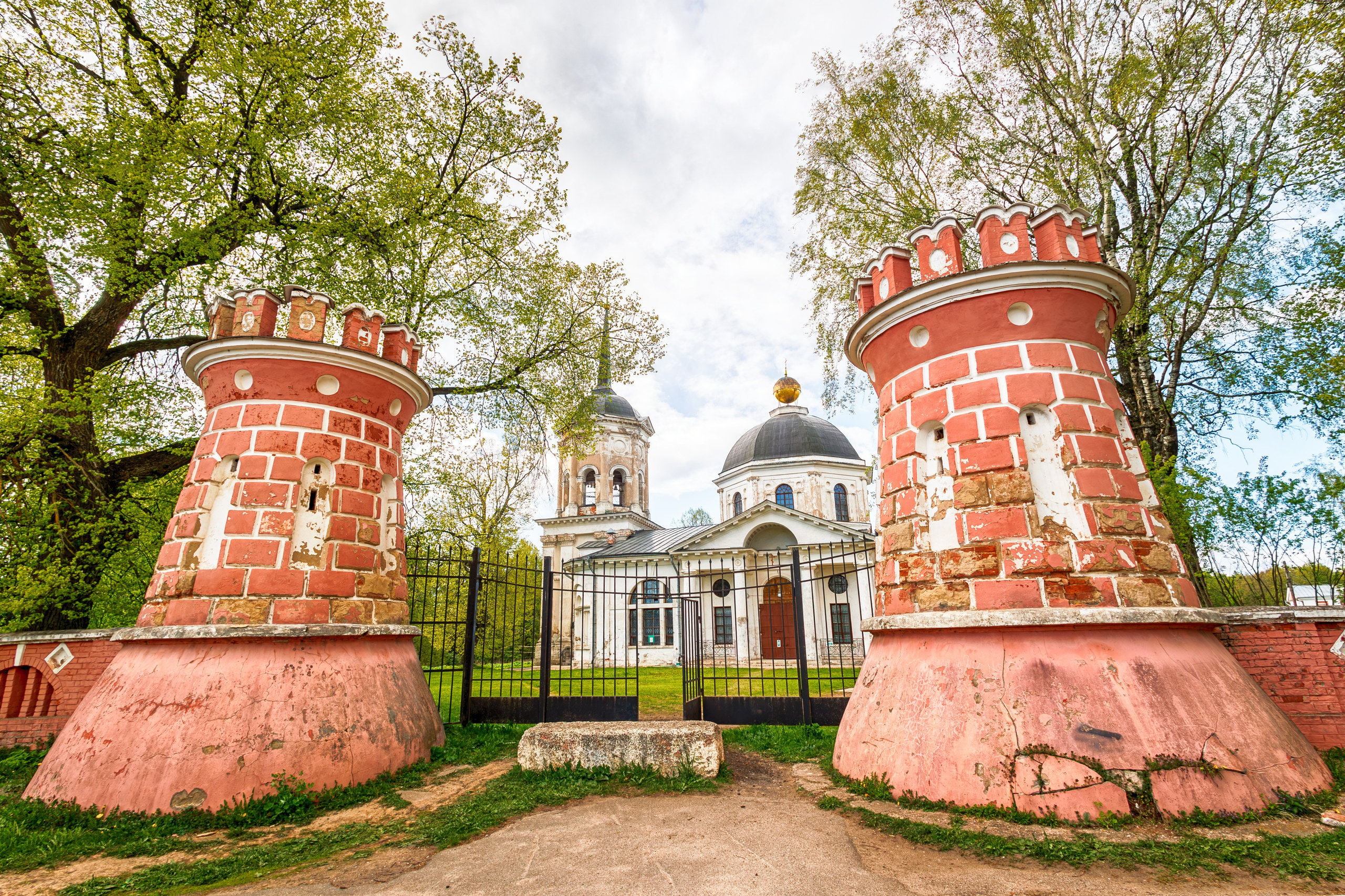 Тайны Яропольца: Усадьба Гончаровых и следы Пушкина. 1000 куполов России, фотопроект Вадима Квятковского и Надежды Ельцовой