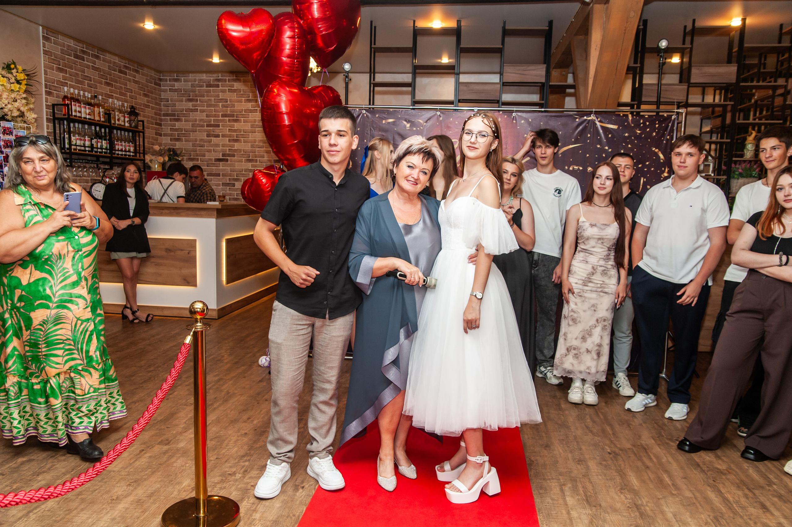 Выпускной МАОУ СОШ № 17 им. Эдуарда Есаяна. Свадебный и семейный фотограф Денис Лукьянов в Краснодаре, Краснодарском крае и Республике Крым