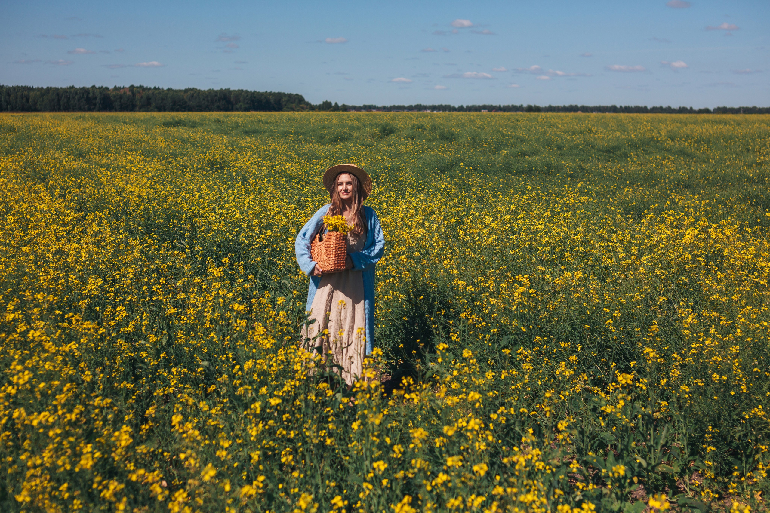 Рапсовое поле. Семейный и художественный фотограф в Тюмени Юлия Логинова