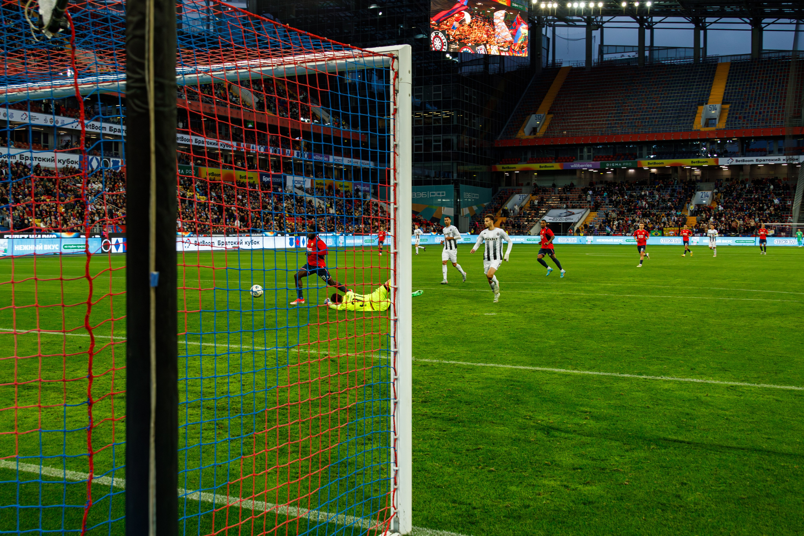 ФУТБОЛ: ЦСКА — ПАРТИЗАН. Фотограф Павел Подшивалов