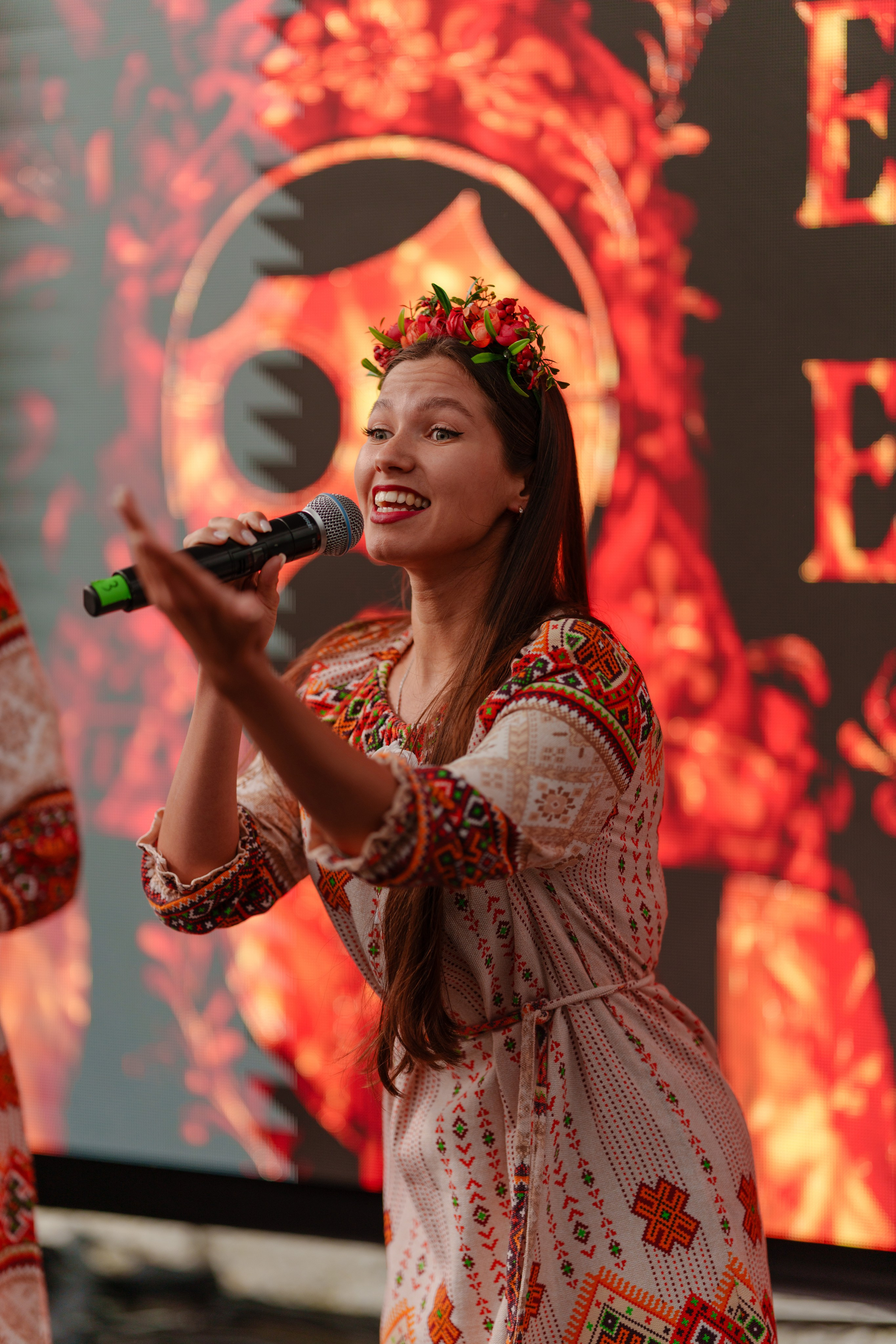 Репортажный фотограф на гендер пати в славянском стиле в Москве. Репортажный фотограф Москва Сергей Дружинин