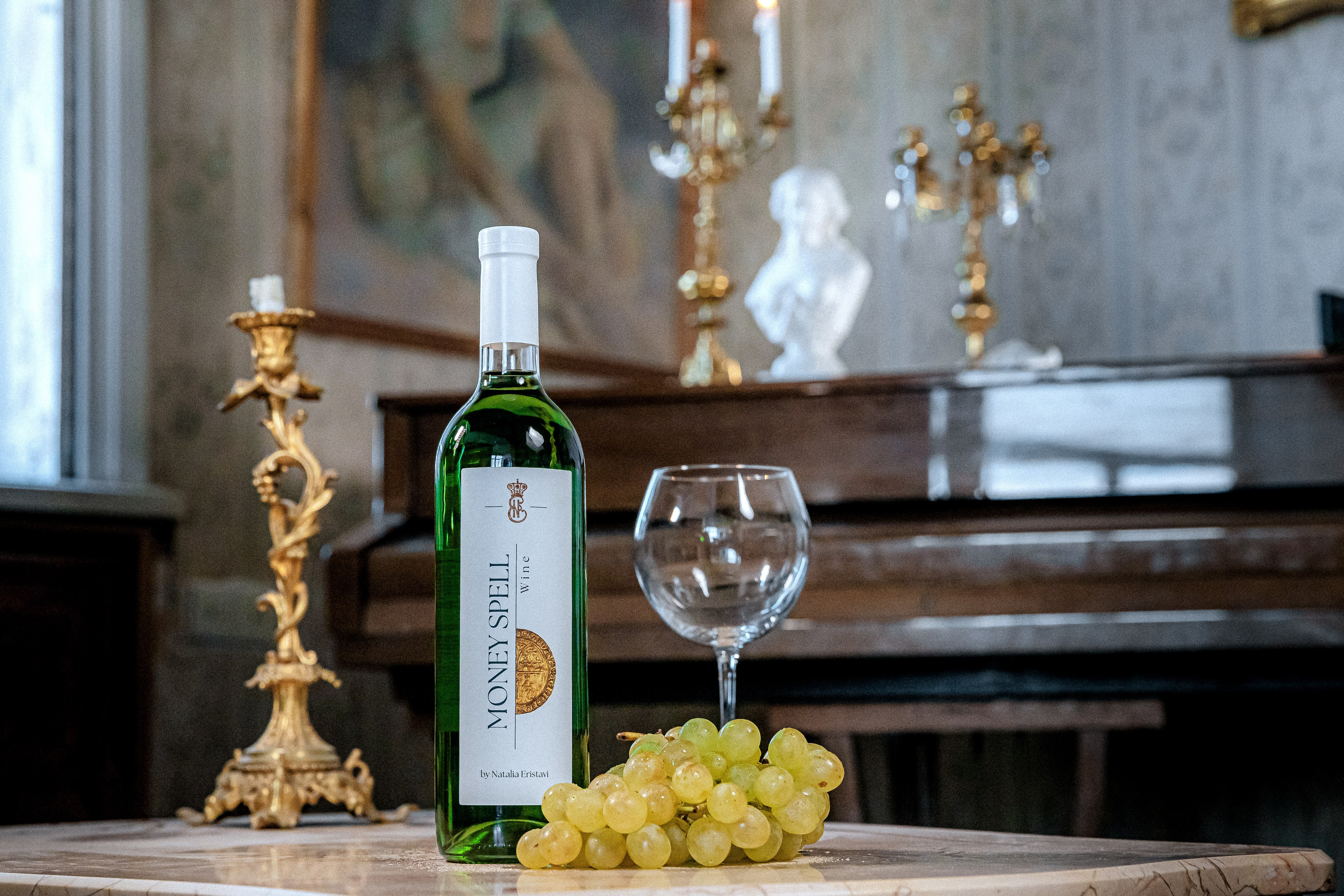 Вино «Money spell wine». Свадебный фотограф Грузия Тбилиси