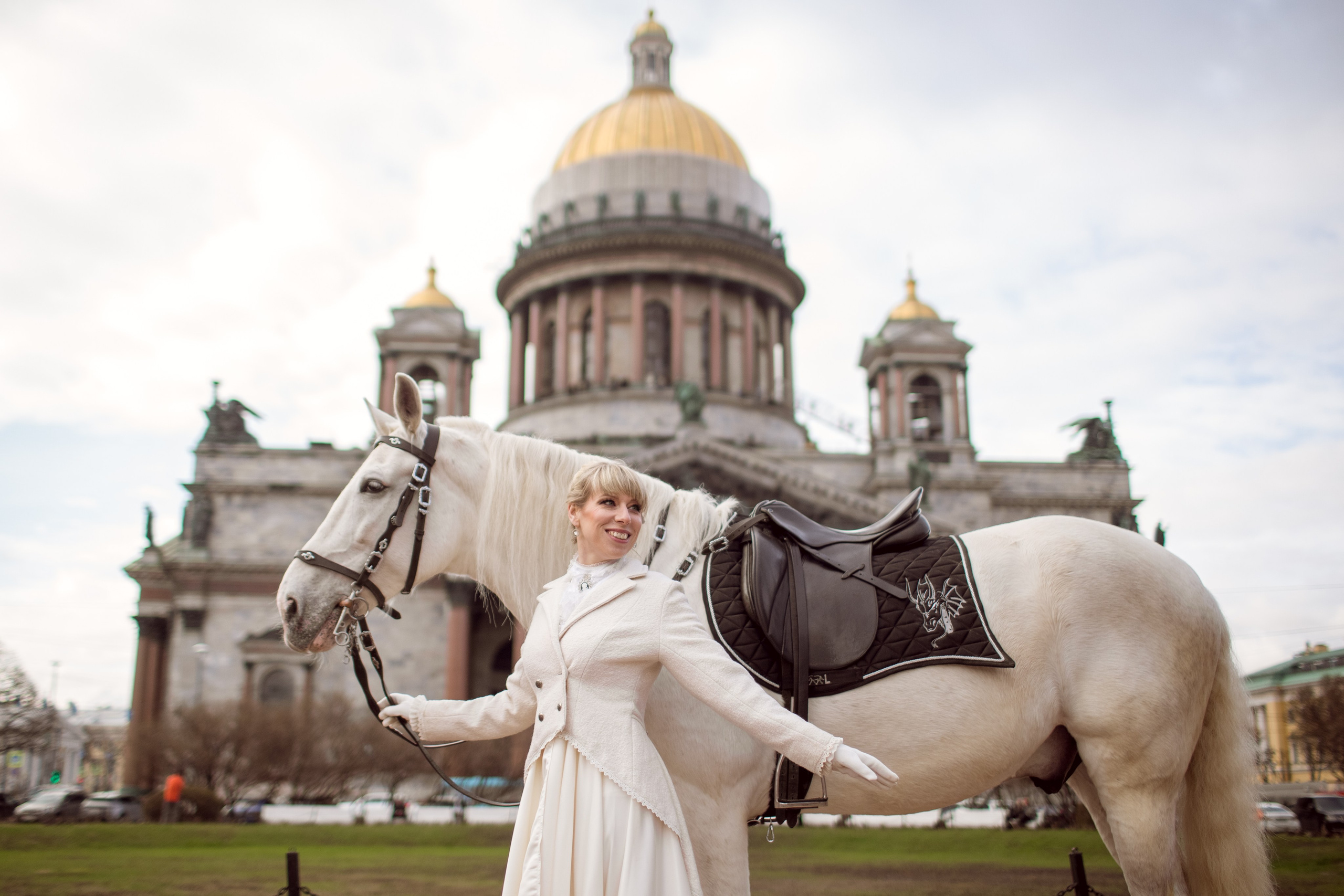 Фотосессия с лошадью у Исаакиевского собора