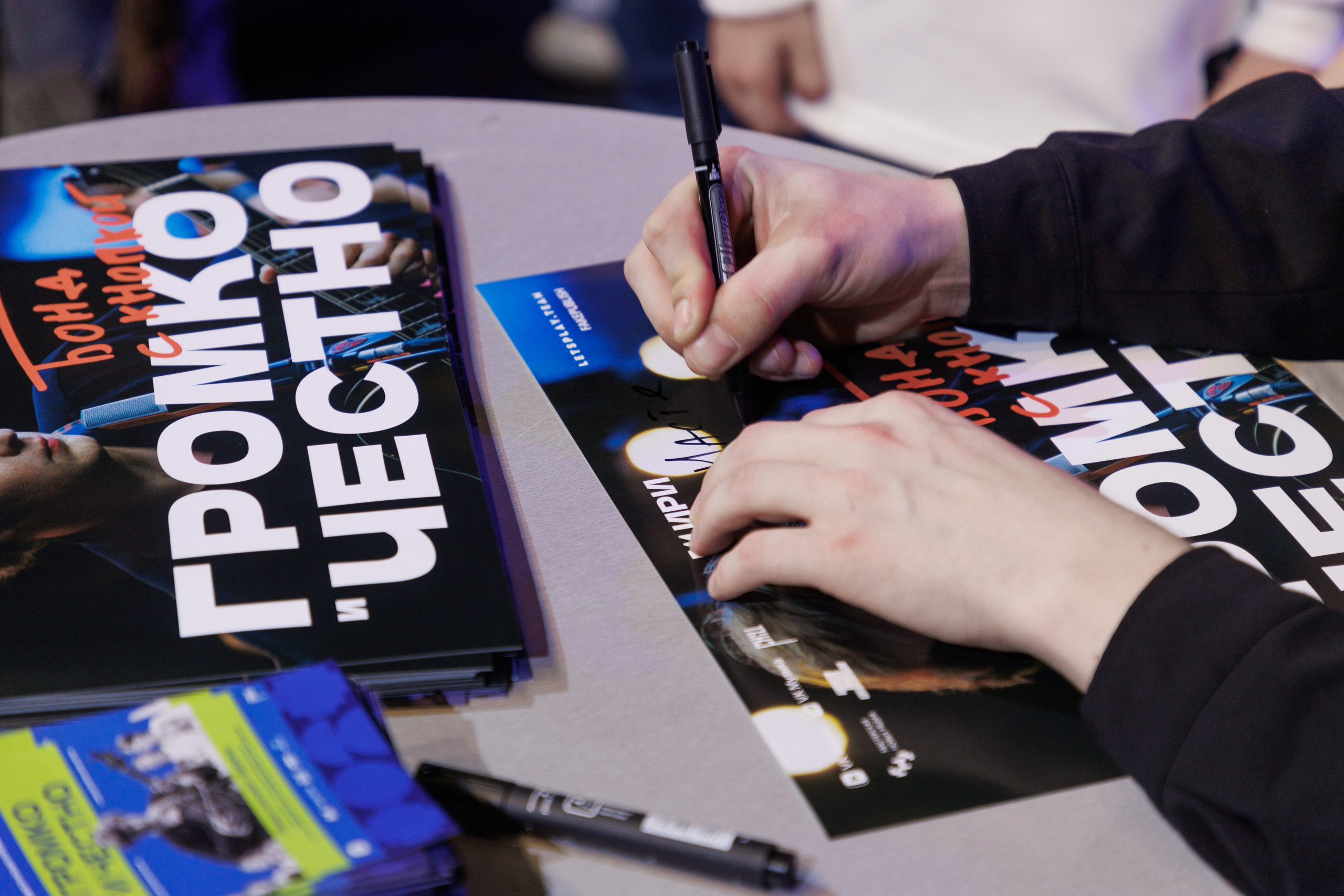 Выксунская премьера «Громко и Честно. Бонд с кнопкой». Фотограф городских и семейных событий Артем Карпухин