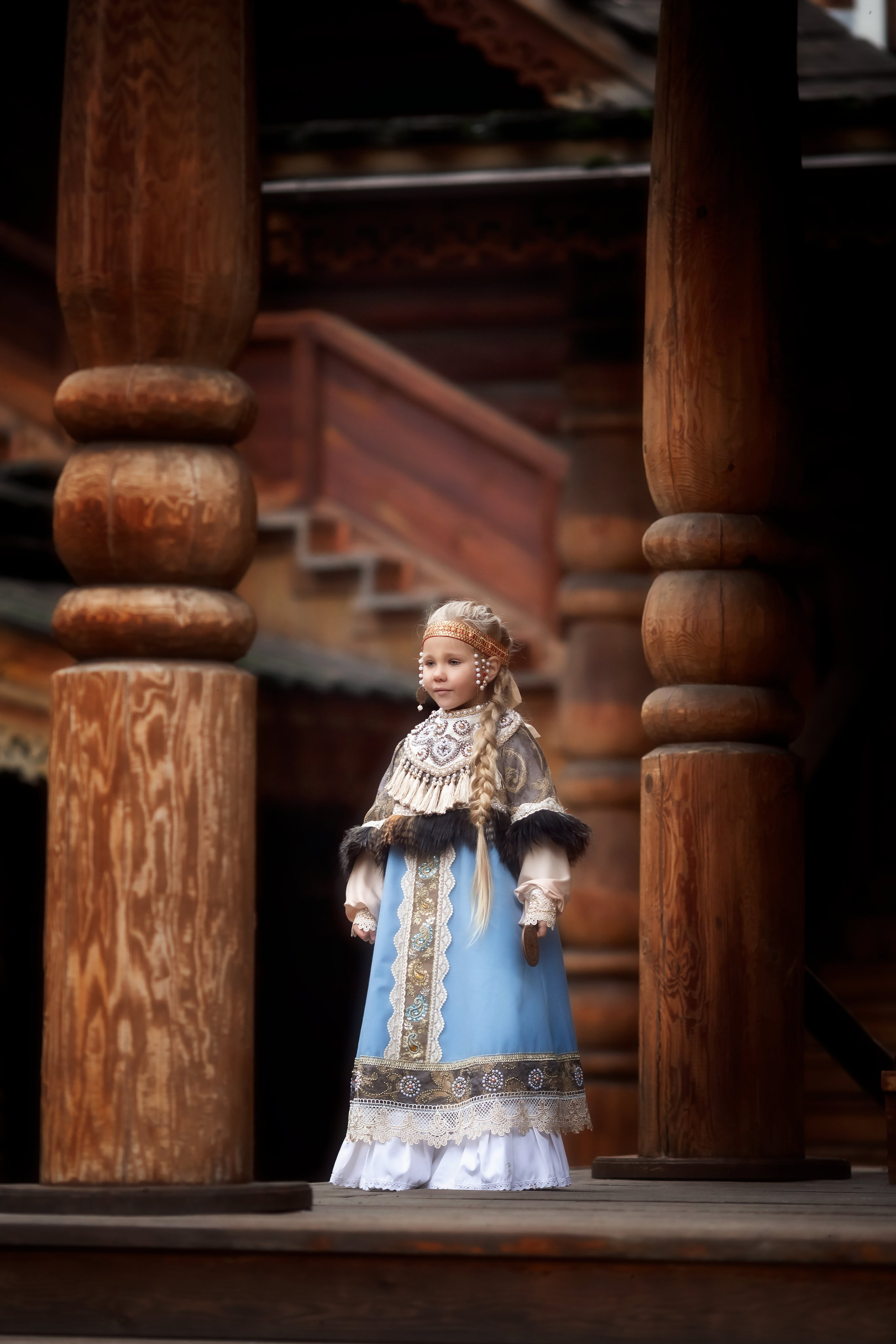 A24. Дизайнер костюмов и украшений, фотограф