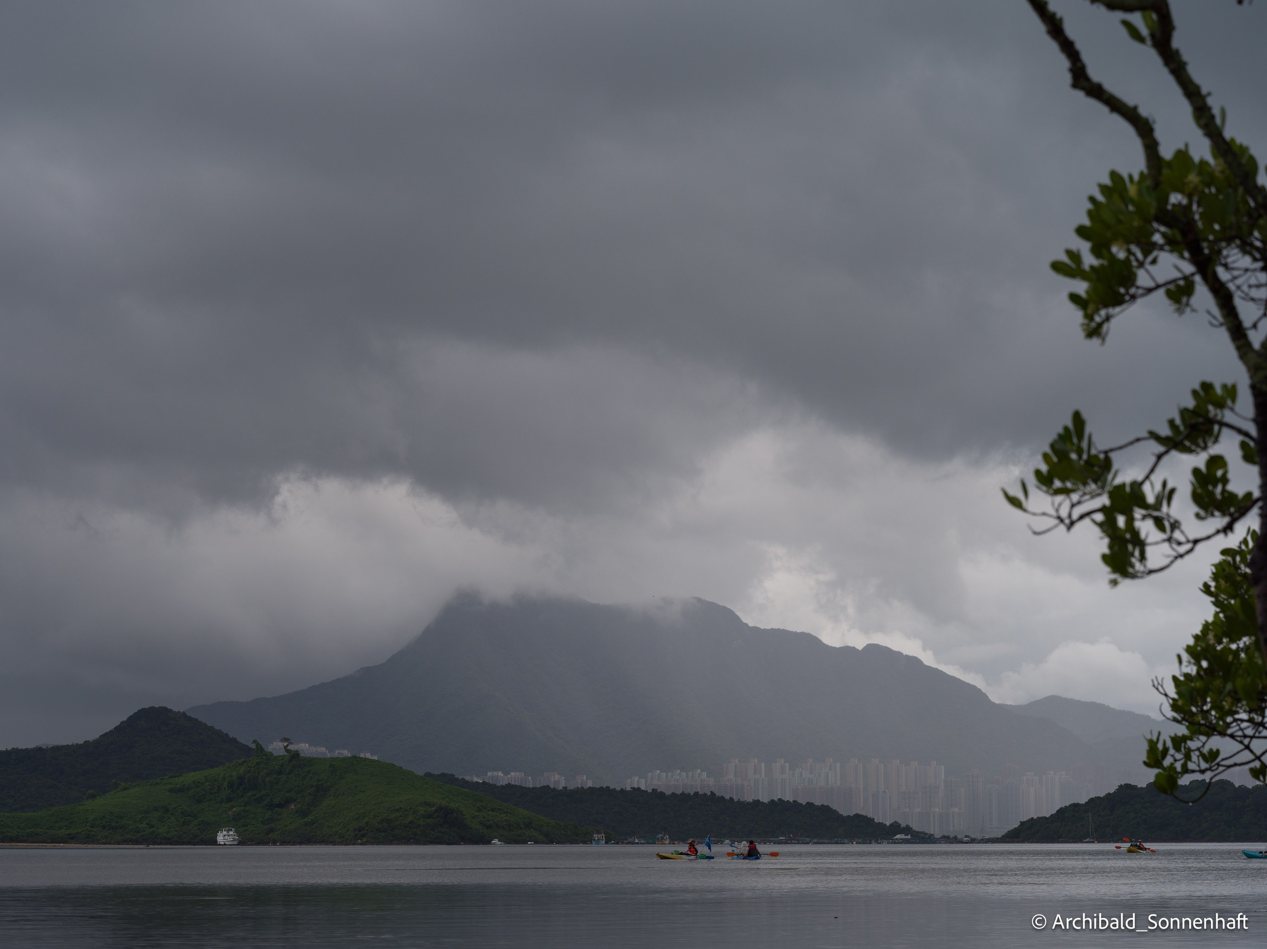 Kayaking. Photographer in Guangzhou, China. Archibald Sonnenhaft