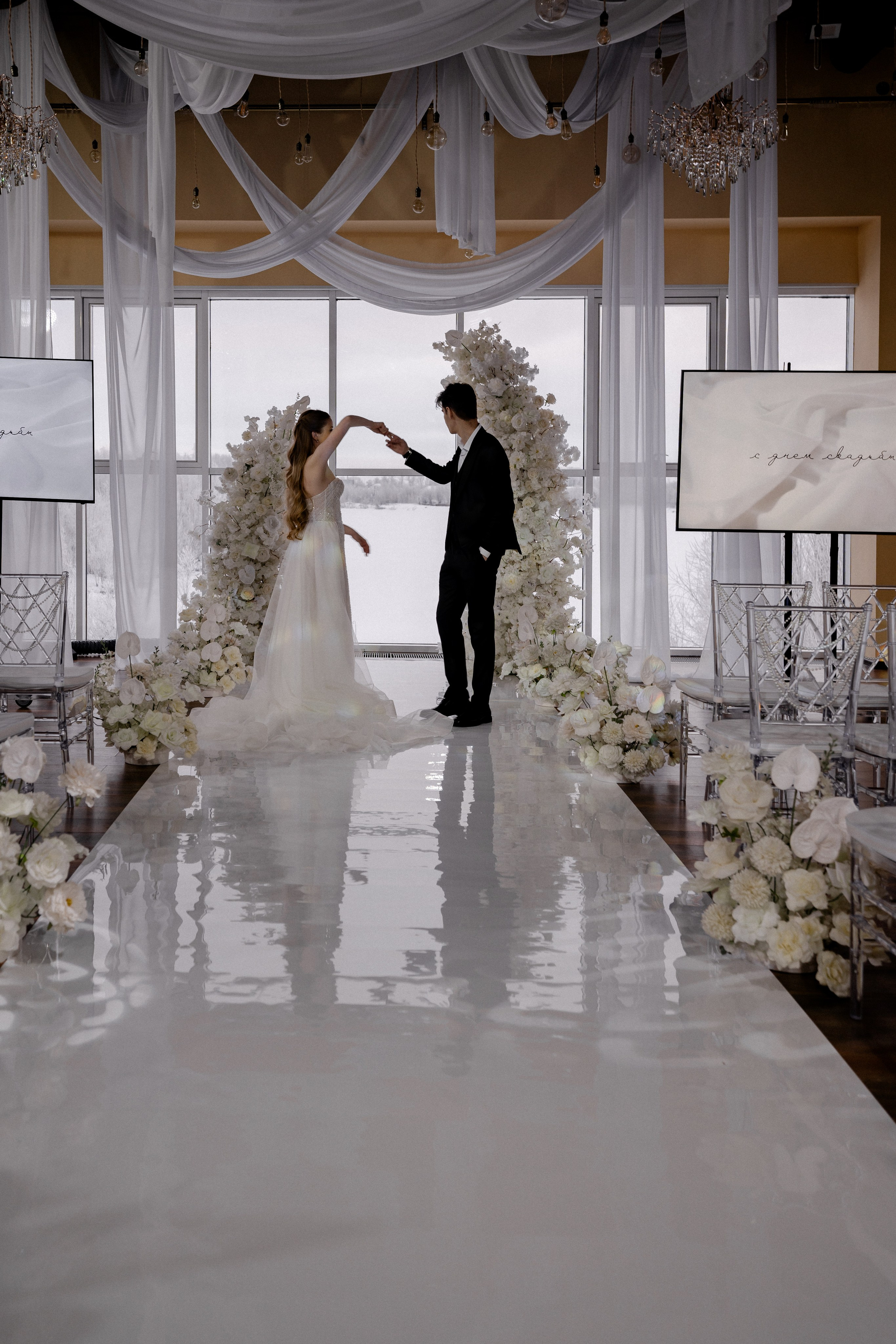 СВАДЕБНАЯ СЬЕМКА СБОРОВ В ОТЕЛЕ И ВЫЕЗД НА ЦЕРЕМОНИЮ (СНЯТО В СИБИРЕ В НИЖНЕВАРТОВСКЕ). Профессиональный фотограф, Санкт-Петербург — Виктория Богомолова