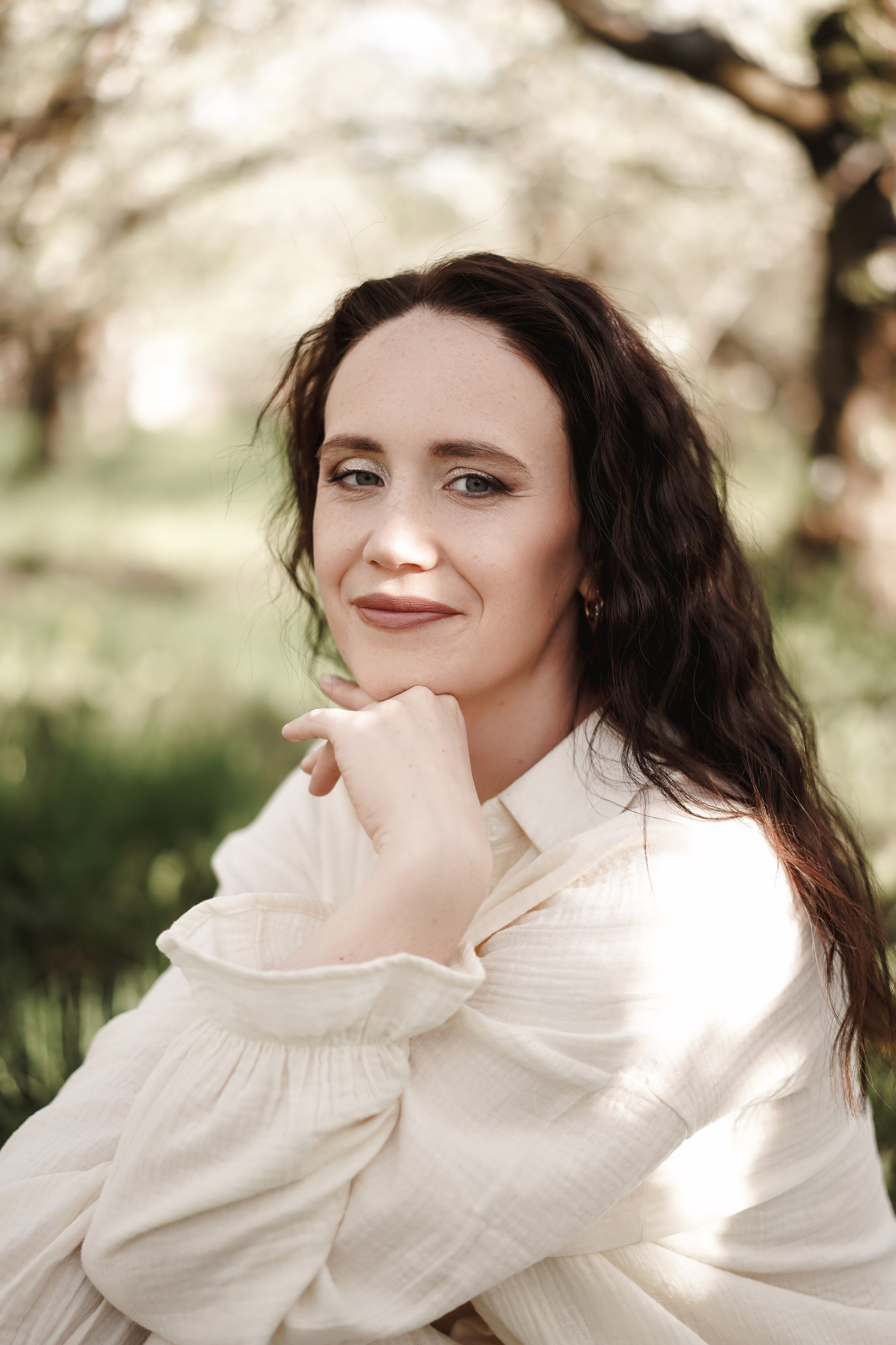 Семейная фотосессия на цветущих садах. Свадебный фотограф в Ростове-на-Дону. Таинство Крещения и Венчания, семейные фотосессии. Алёна Чёботова