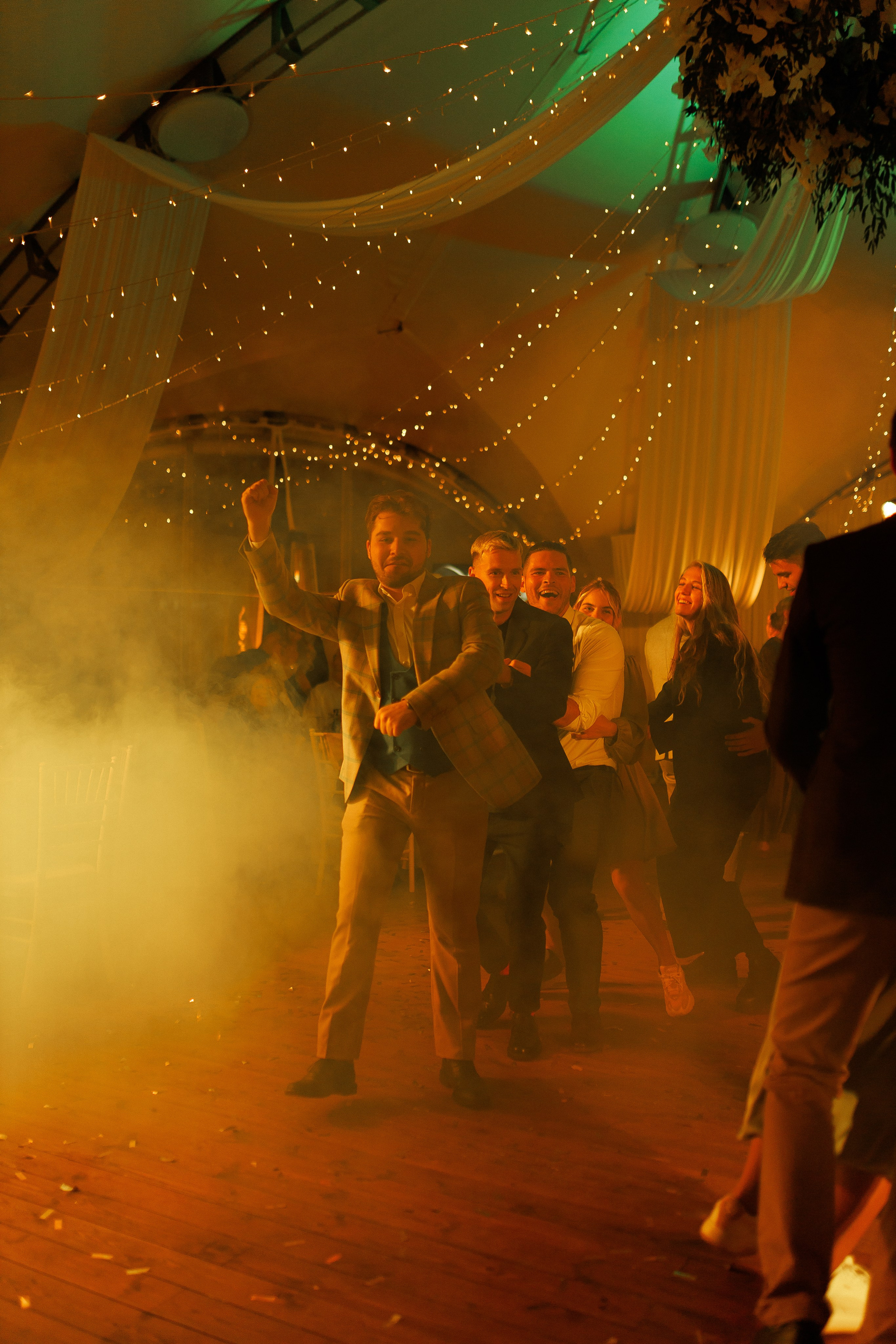 ···. Свадебный фотограф в Санкт-Петербурге Александра Чукавина